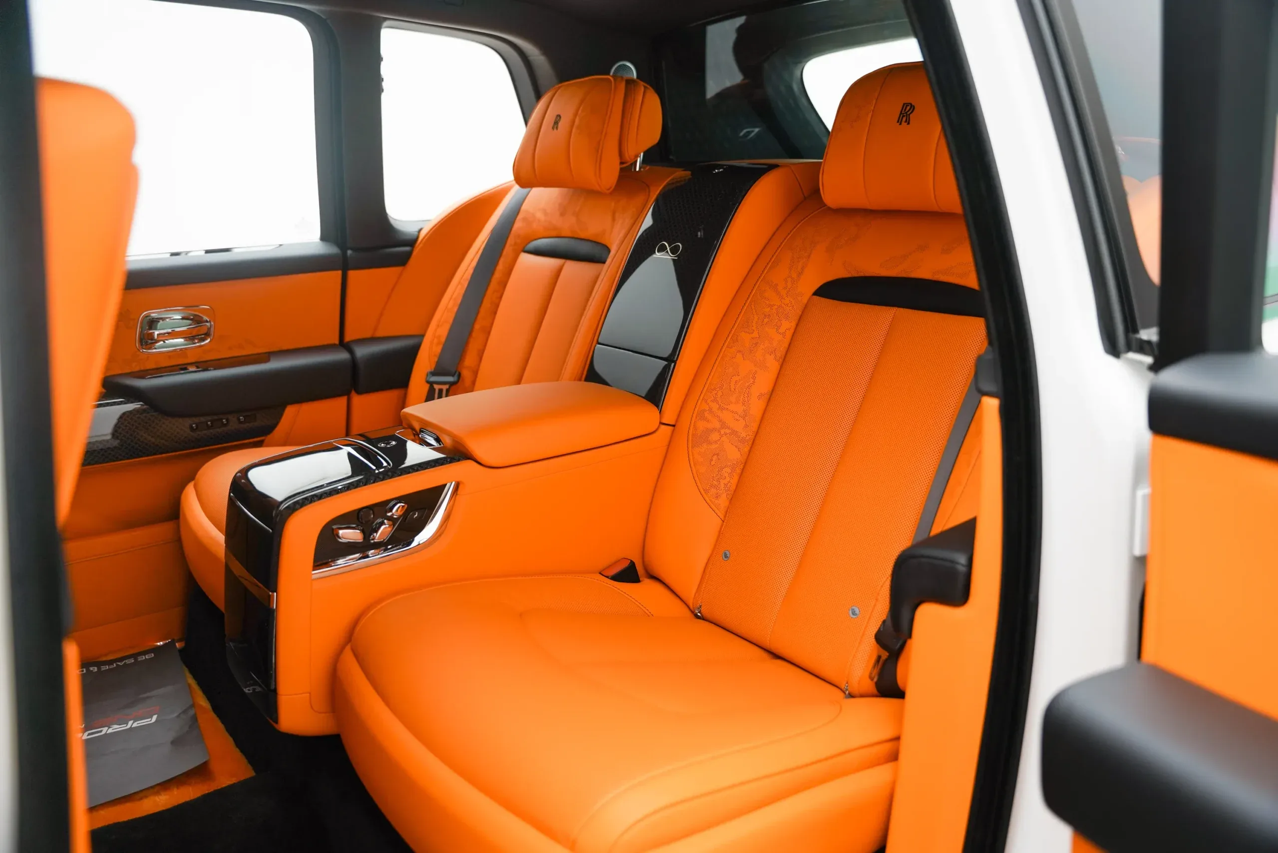 2026 Rolls-Royce Cullinan Black Badge with Warranty and Service Contract thumbnail 10