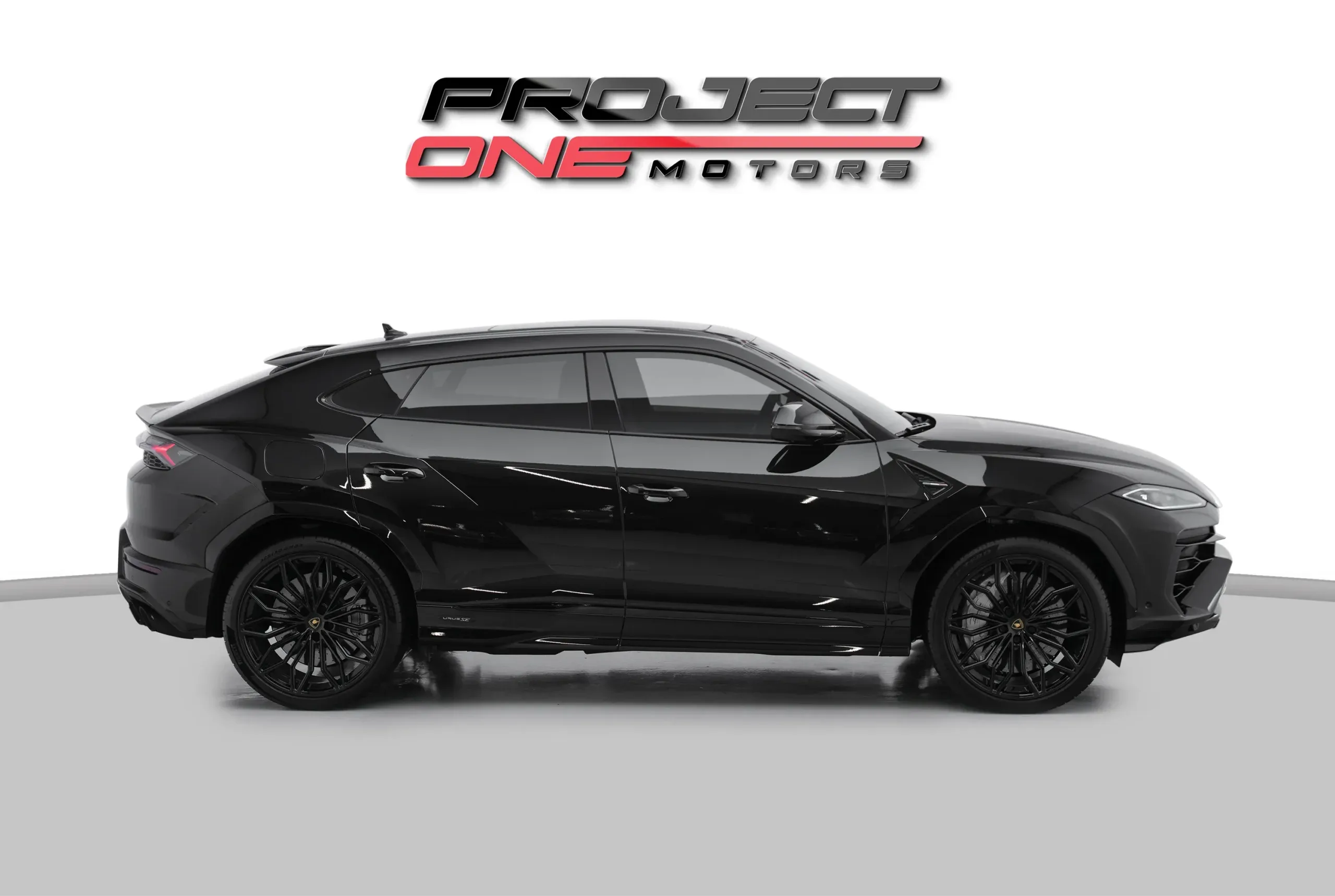 2025 Lamborghini Urus SE - photo 3 of 10