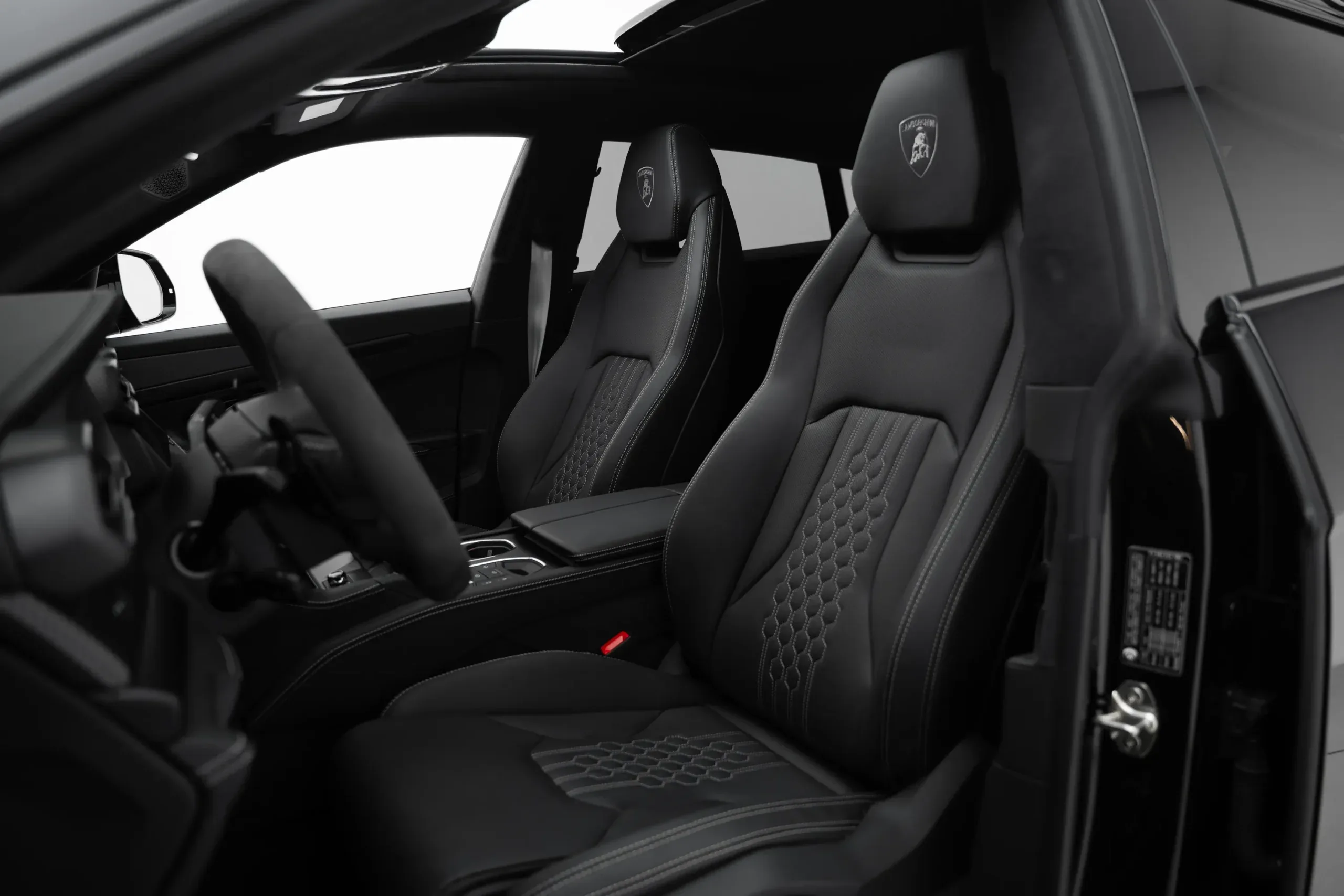 2025 Lamborghini Urus SE thumbnail 7