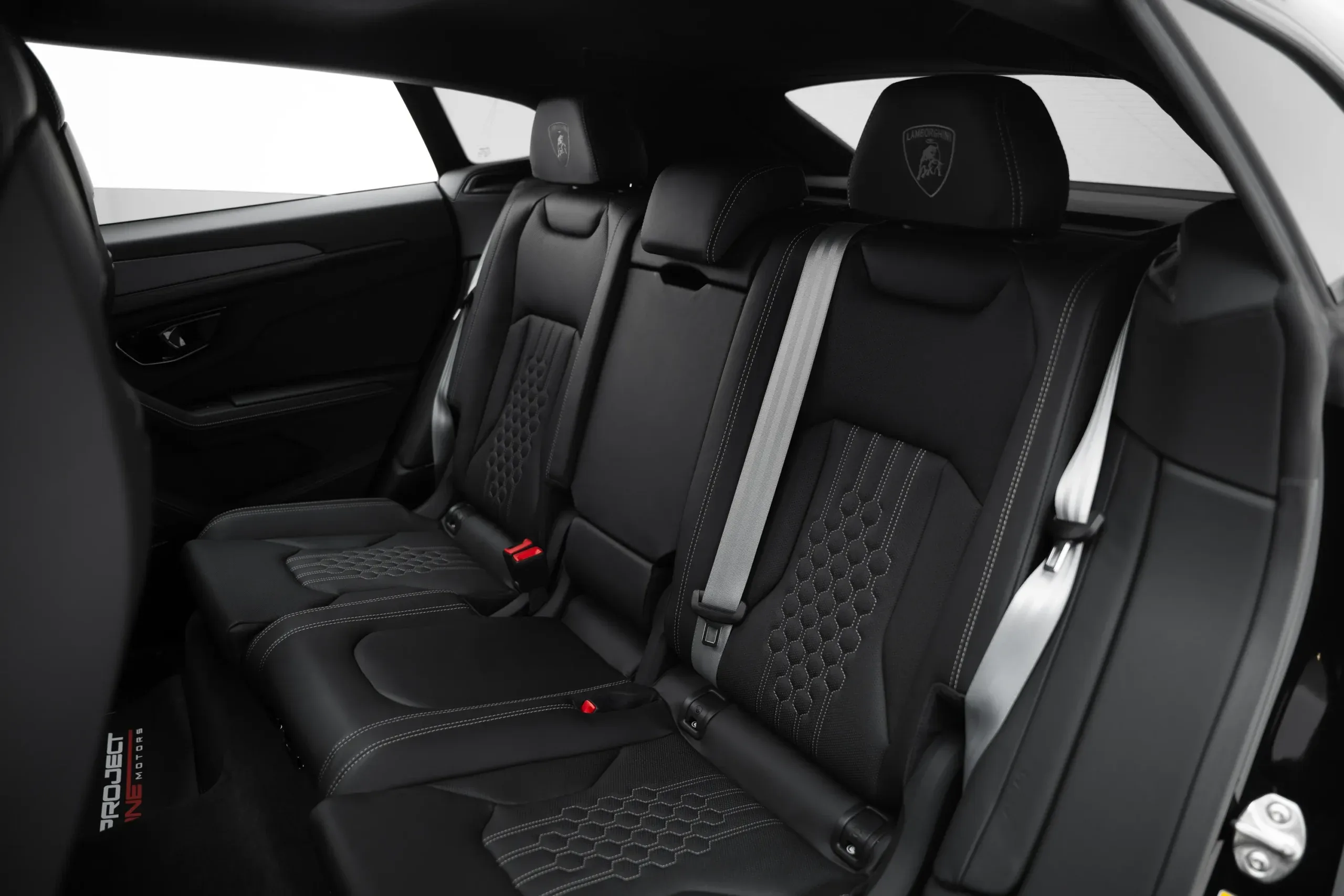 2025 Lamborghini Urus SE thumbnail 9
