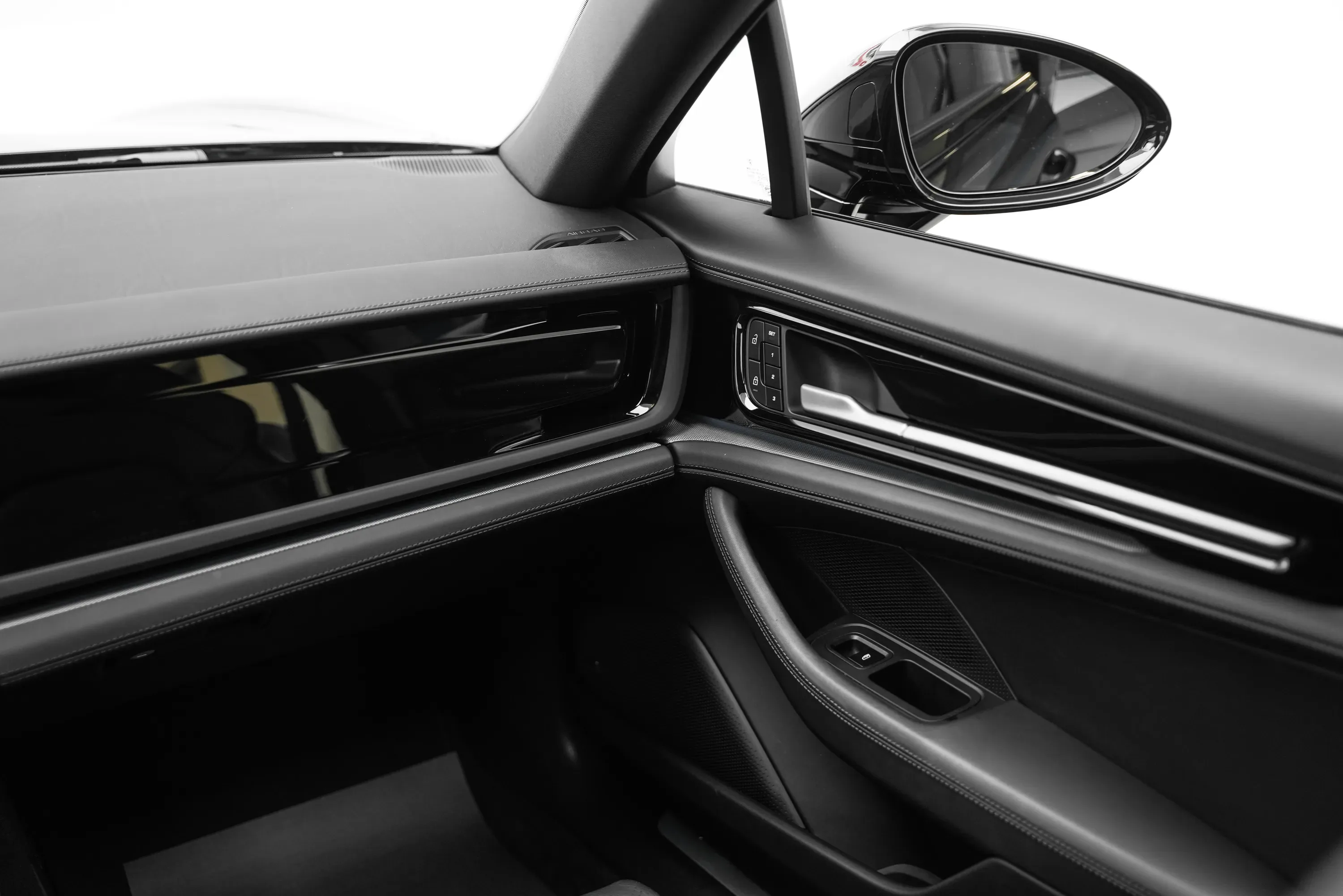 2024 Porsche Panamera 4 E-Hybrid thumbnail 16