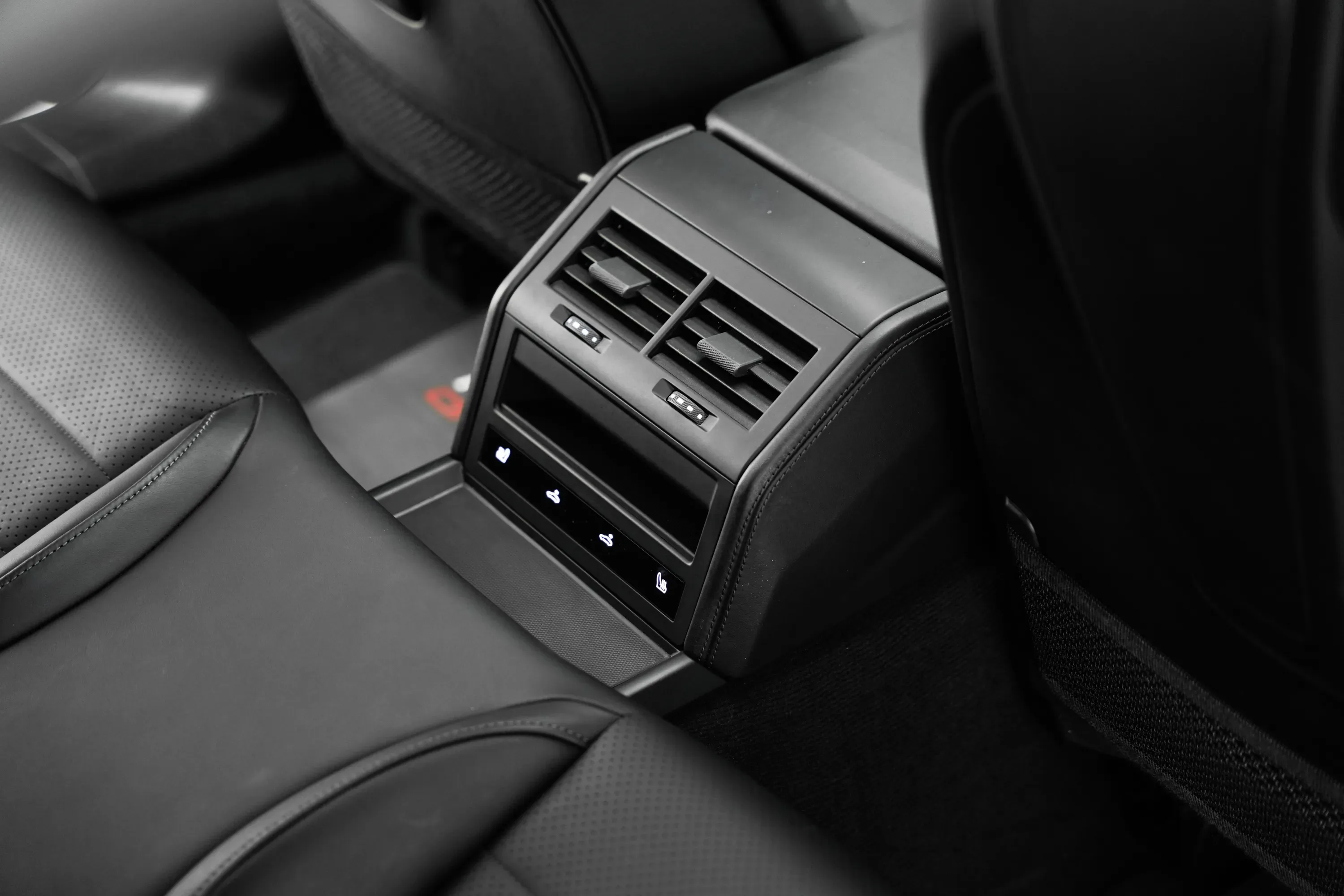 2024 Porsche Panamera 4 E-Hybrid thumbnail 17