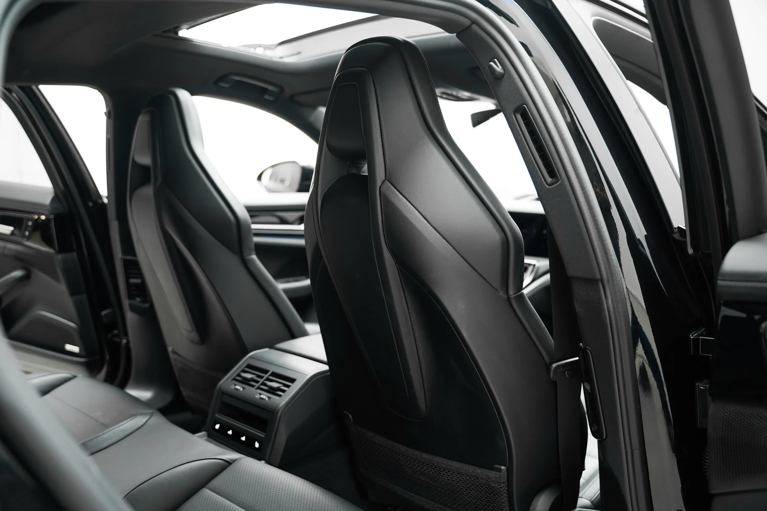 2024 Porsche Panamera 4 E-Hybrid thumbnail 18