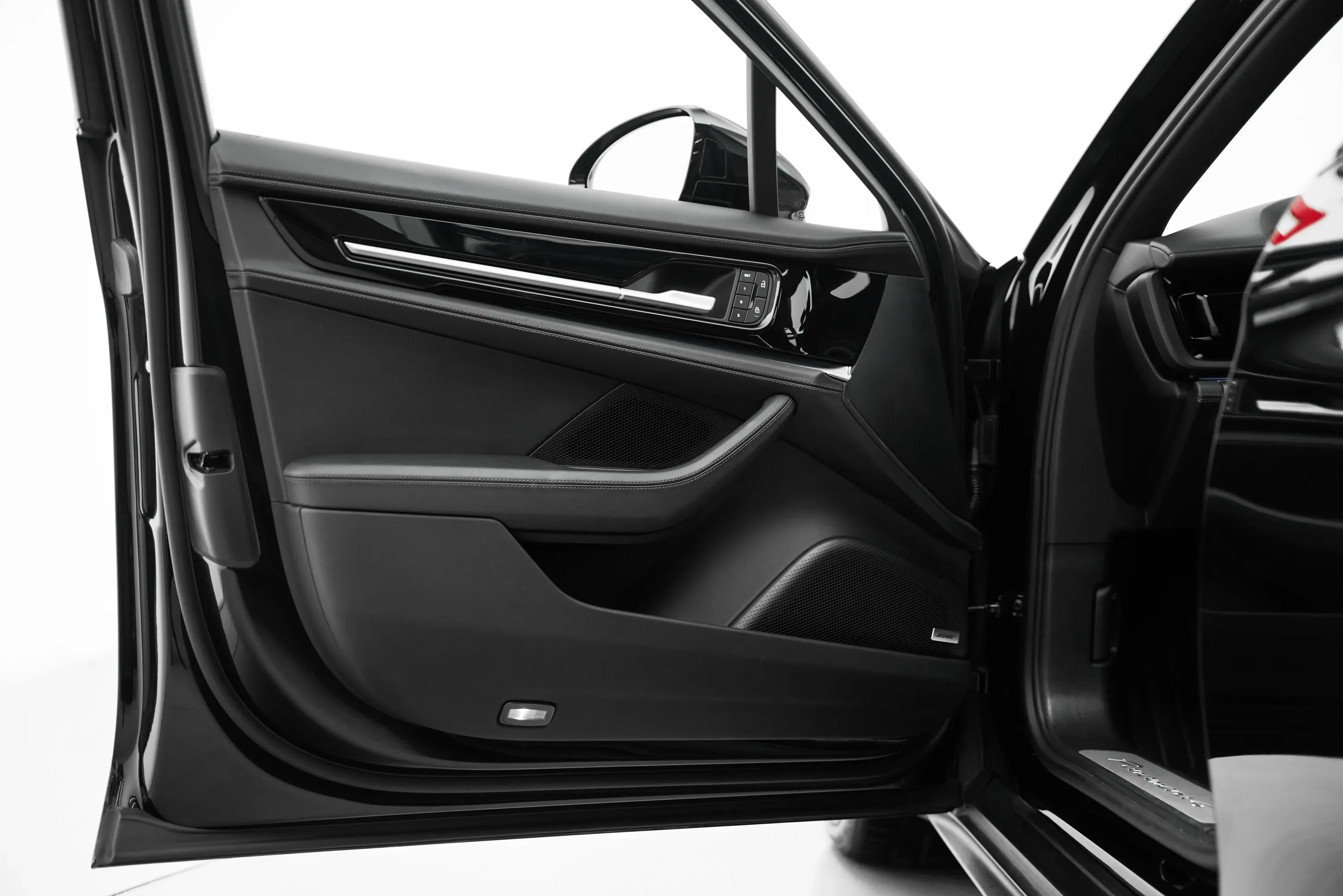 2024 Porsche Panamera 4 E-Hybrid thumbnail 8