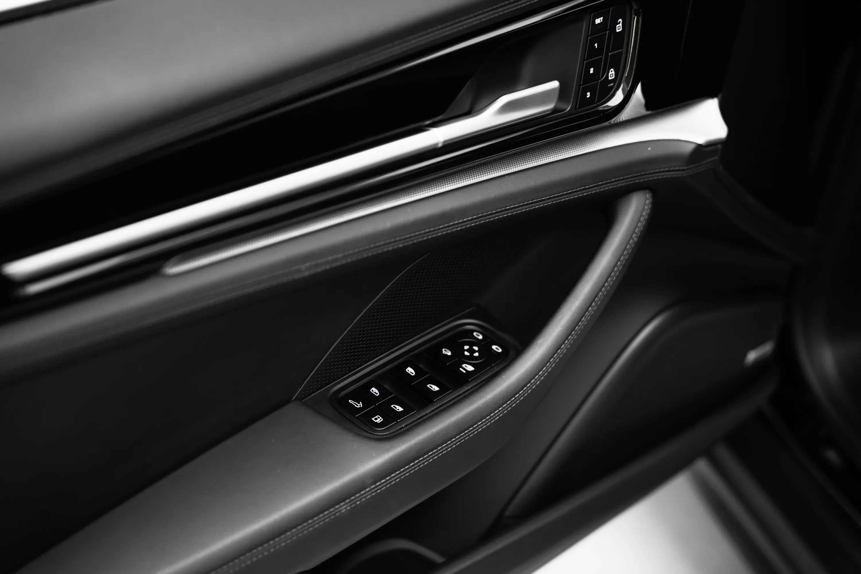 2024 Porsche Panamera 4 E-Hybrid thumbnail 9
