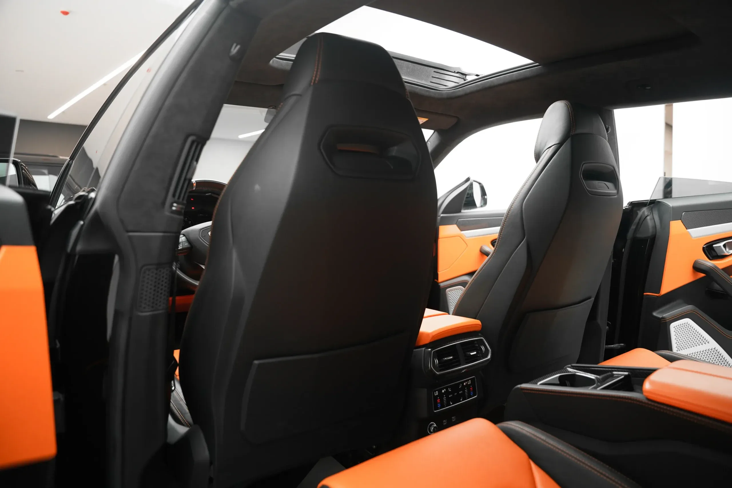 2022 Lamborghini Urus thumbnail 15