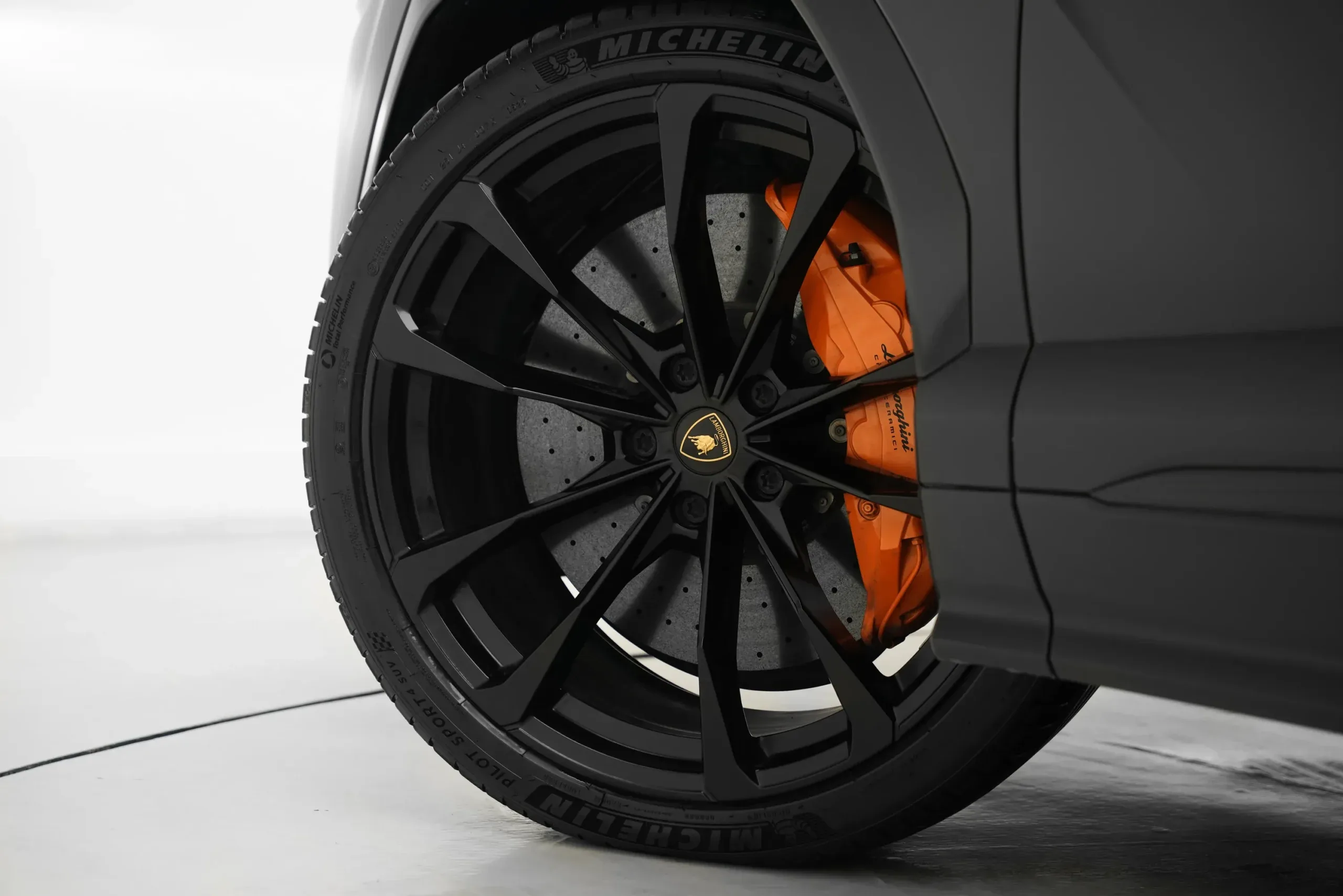 2022 Lamborghini Urus thumbnail 17