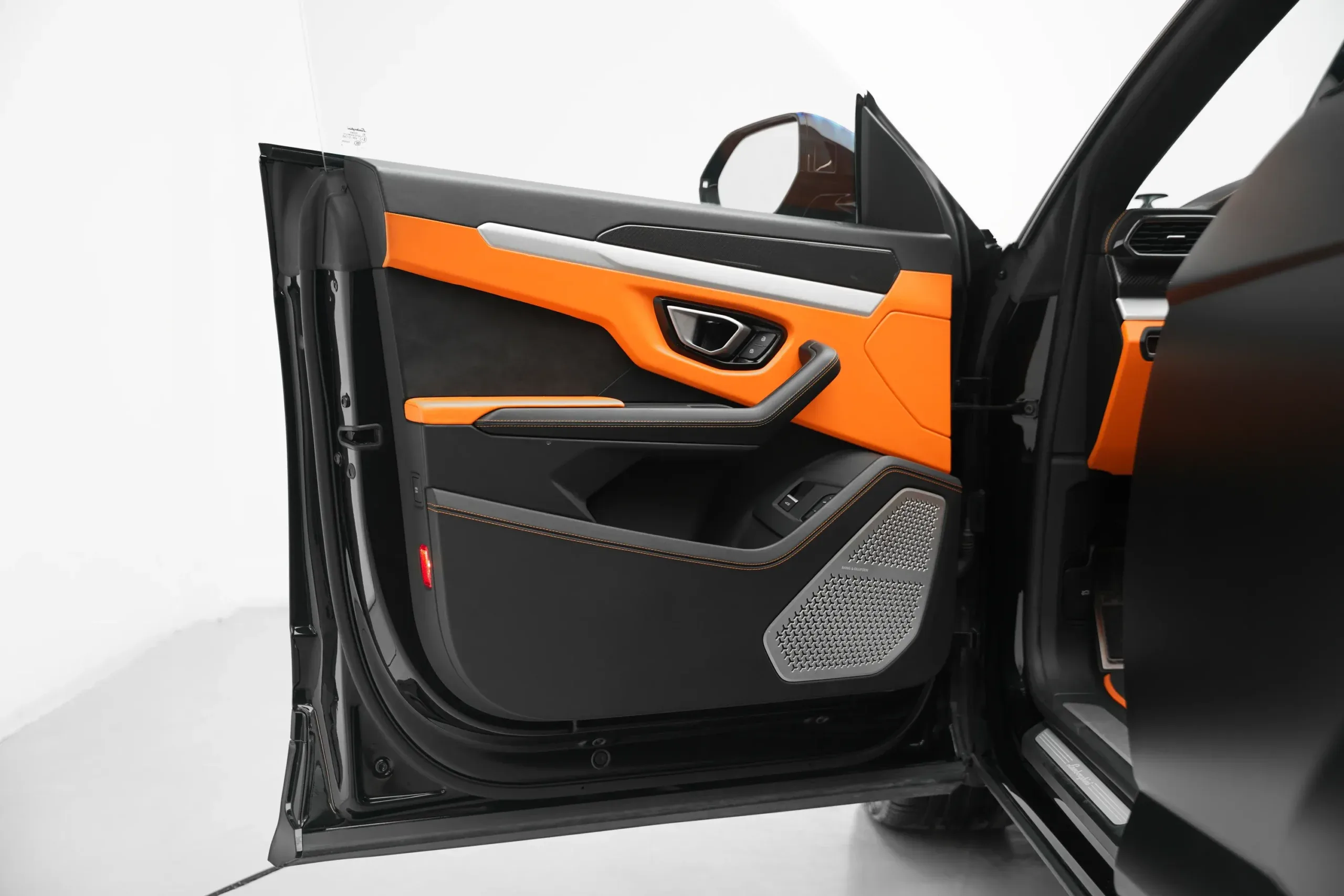 2022 Lamborghini Urus thumbnail 6