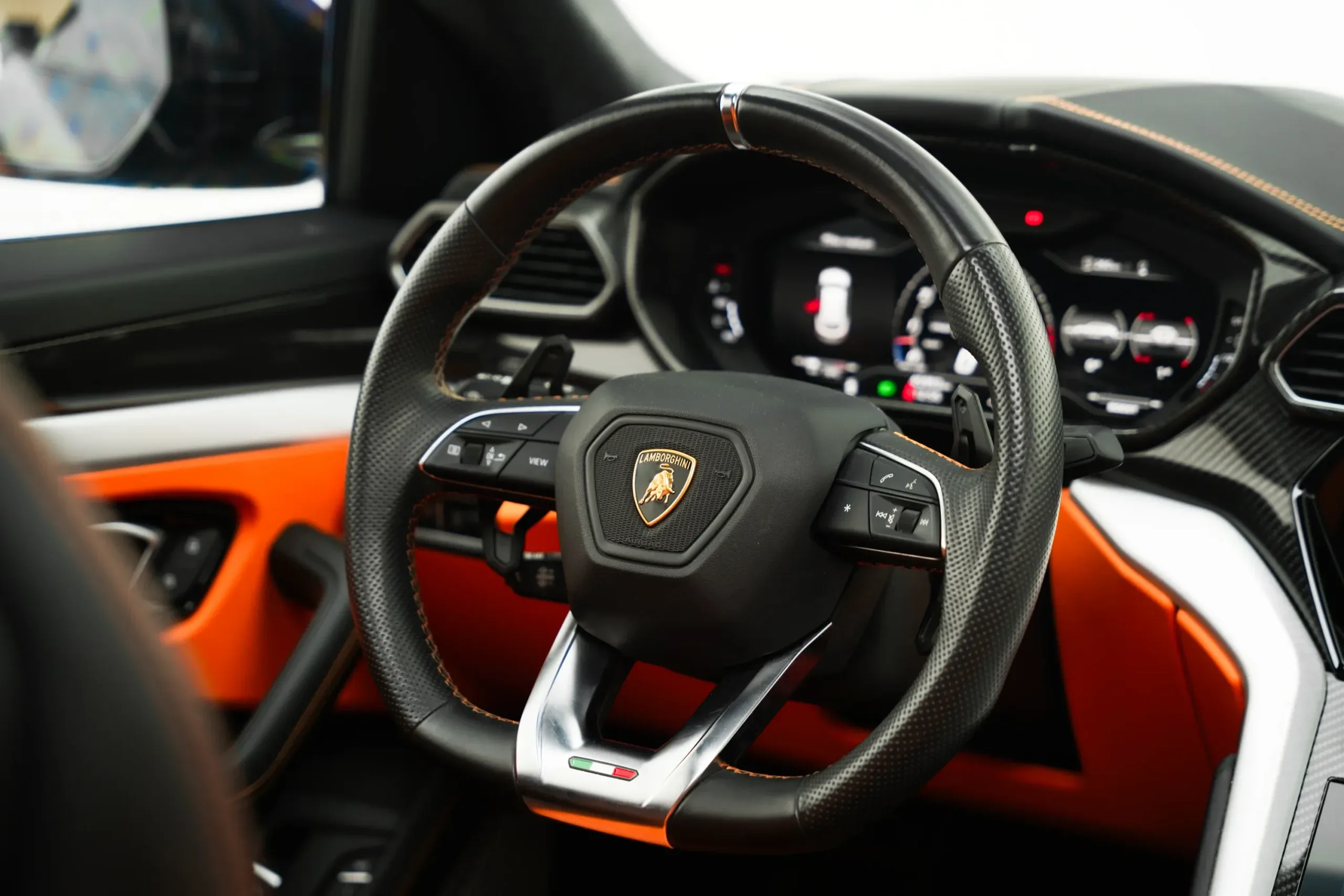 2022 Lamborghini Urus thumbnail 8