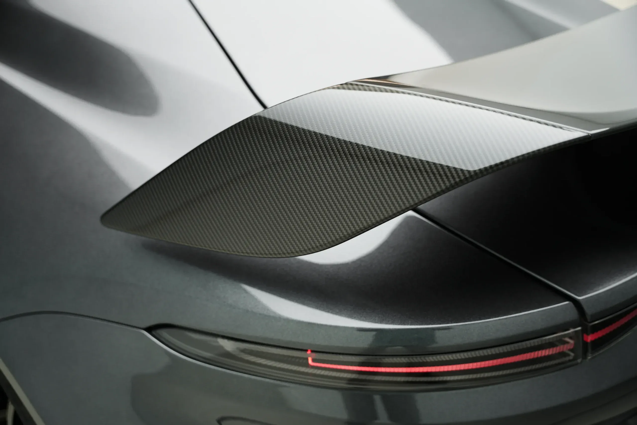 2023 Aston Martin Vantage V12 thumbnail 15