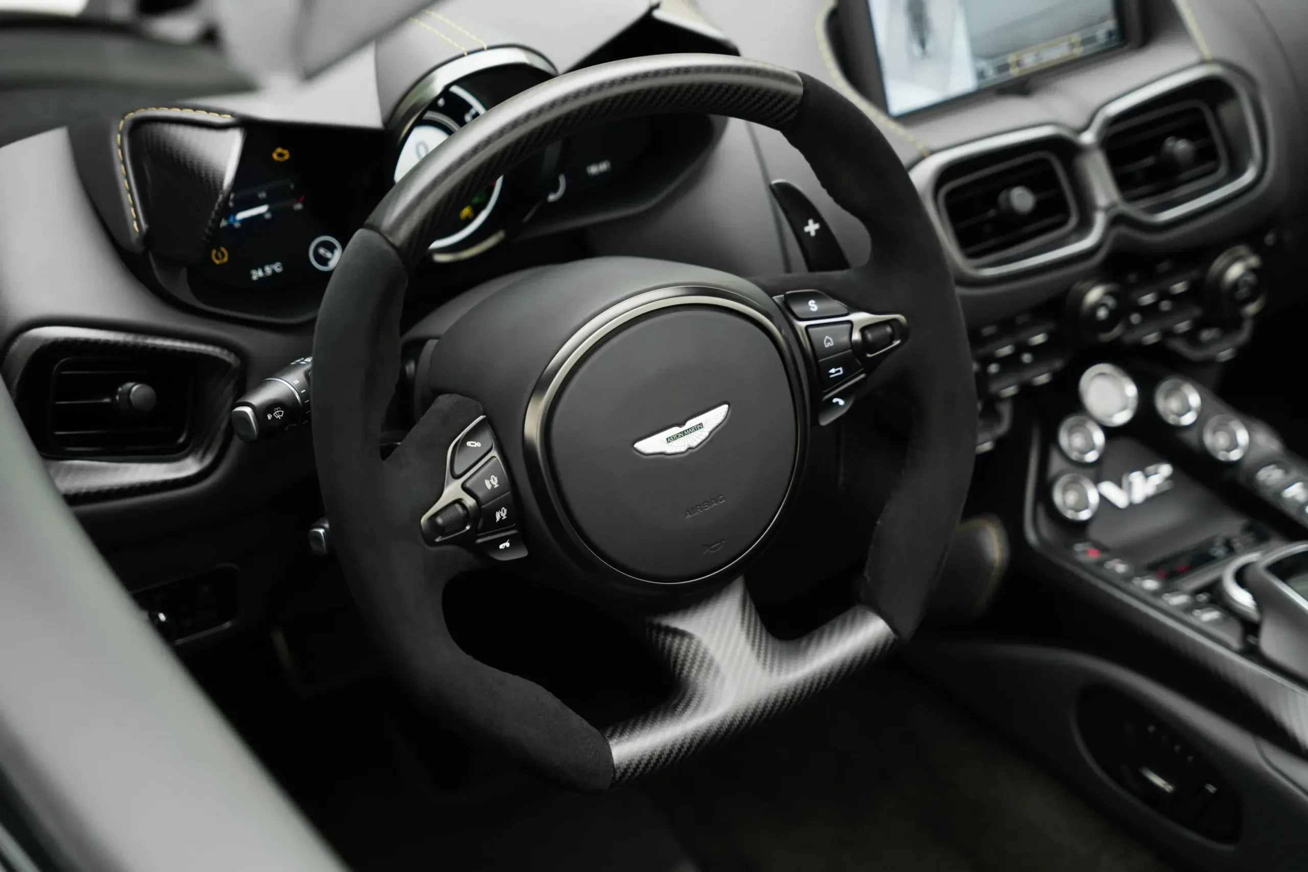 2023 Aston Martin Vantage V12 thumbnail 17