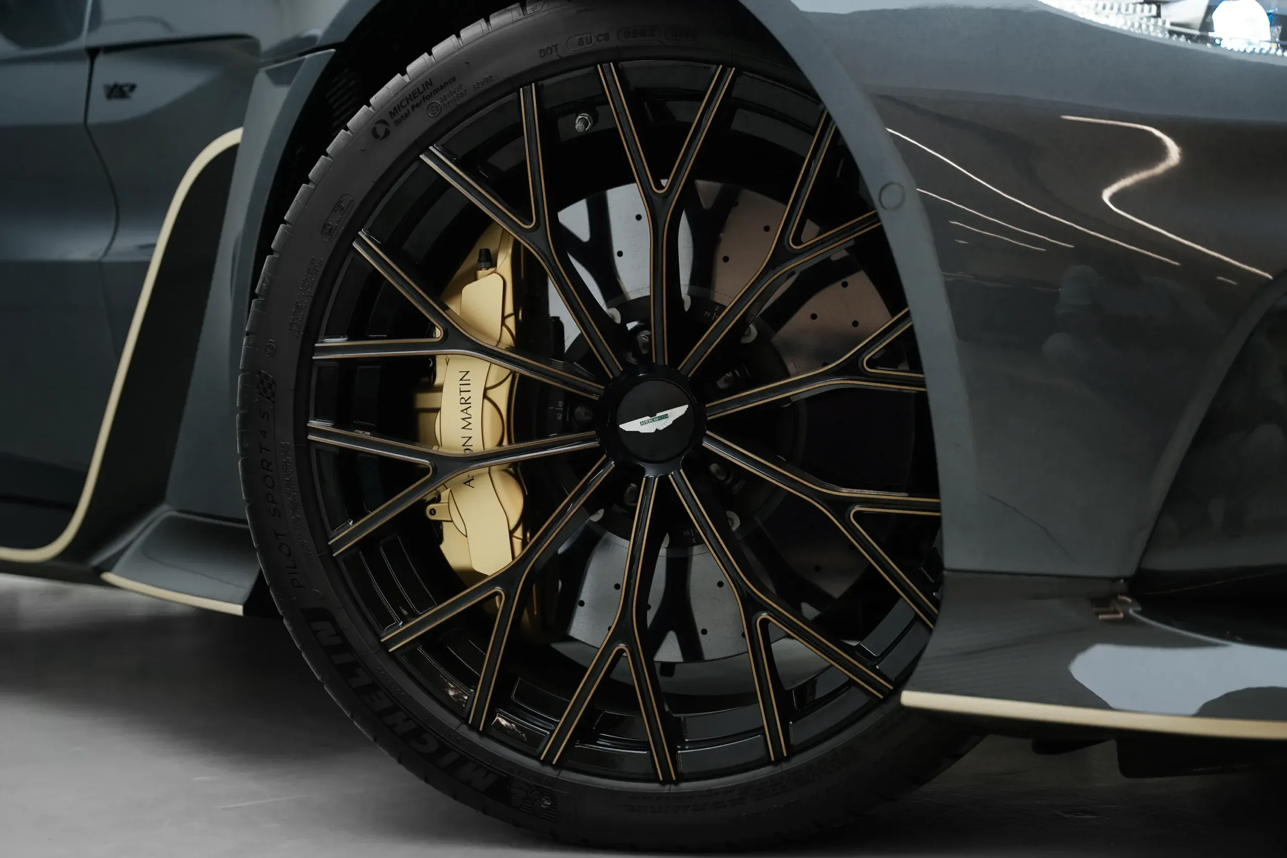2023 Aston Martin Vantage V12 thumbnail 19