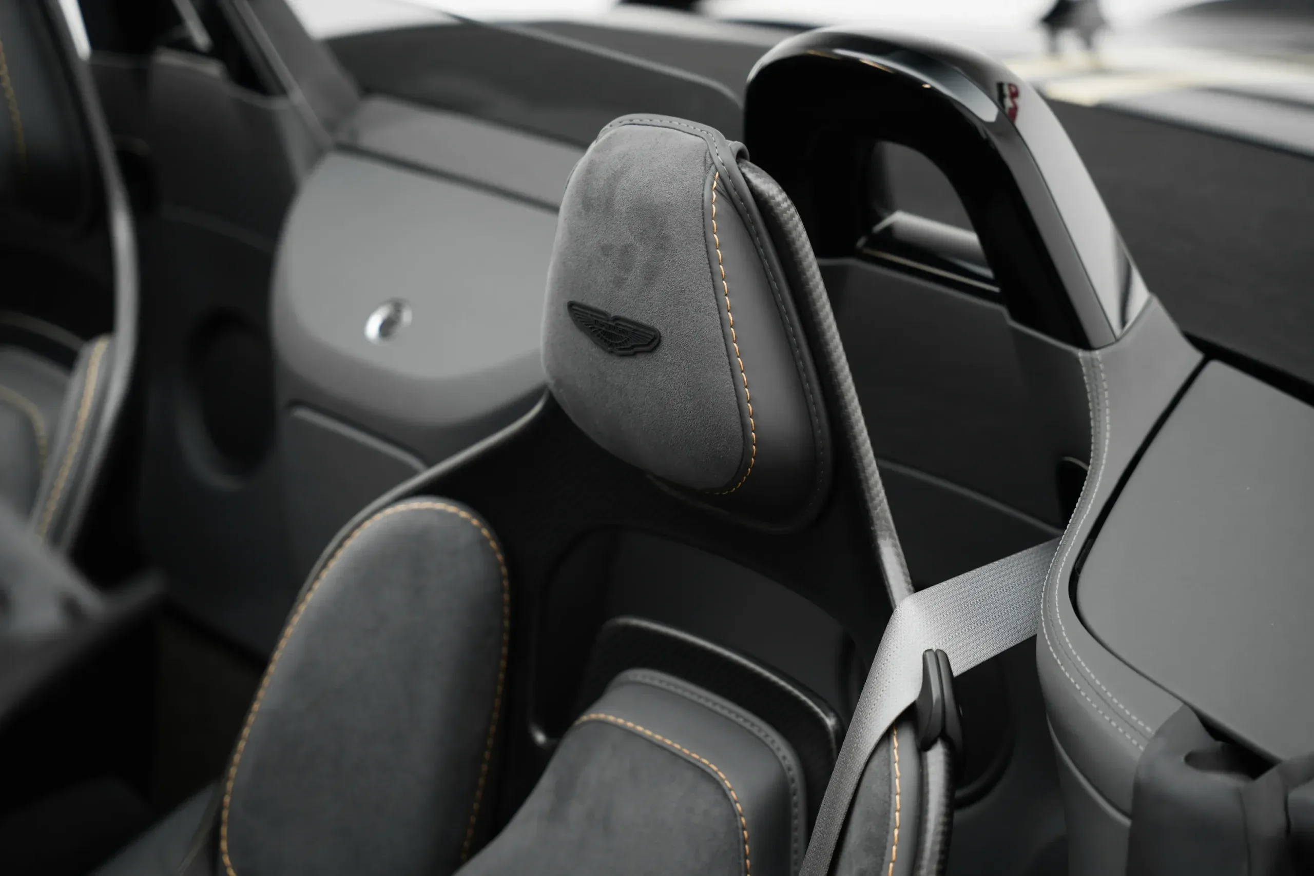 2023 Aston Martin Vantage V12 thumbnail 7