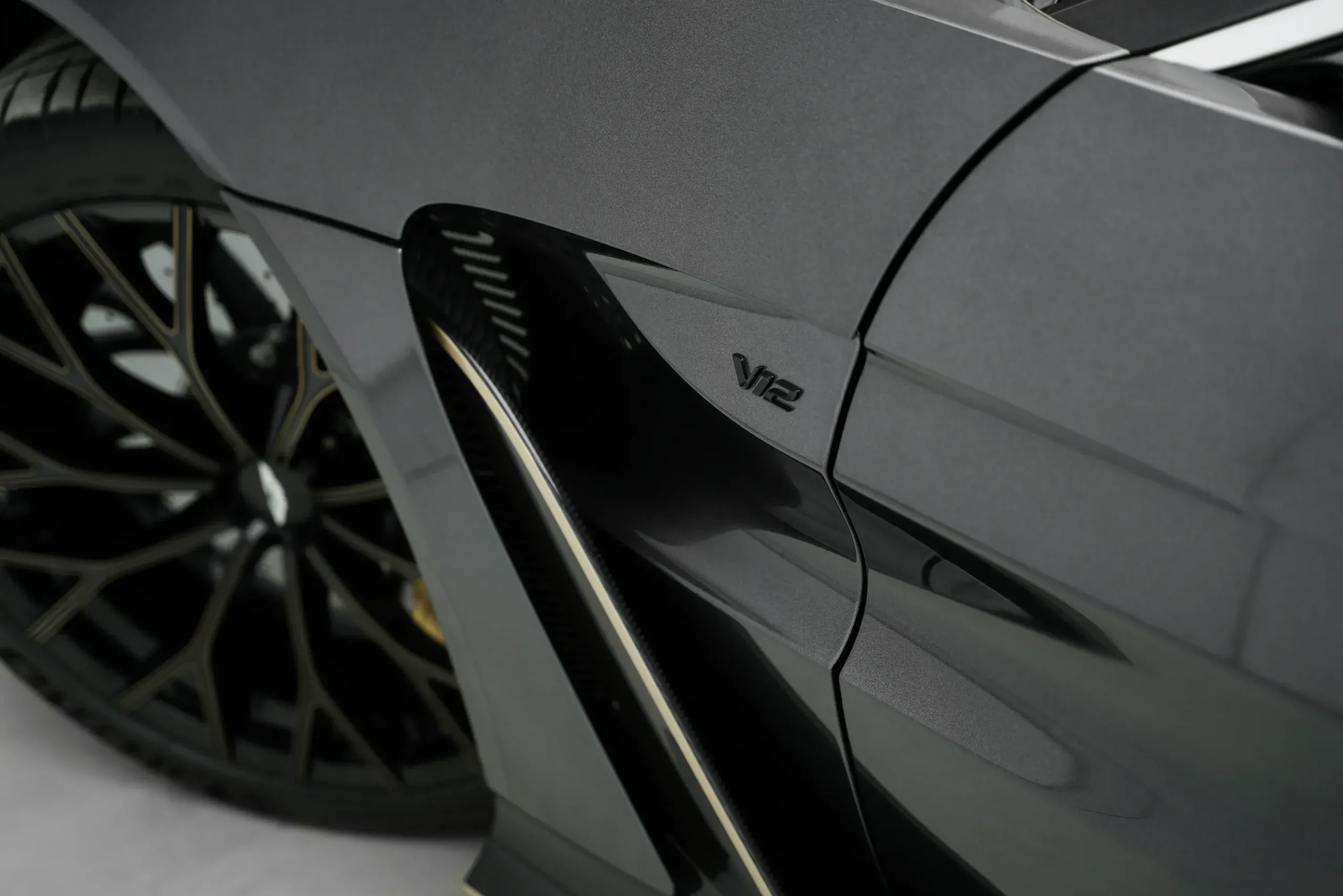 2023 Aston Martin Vantage V12 thumbnail 10