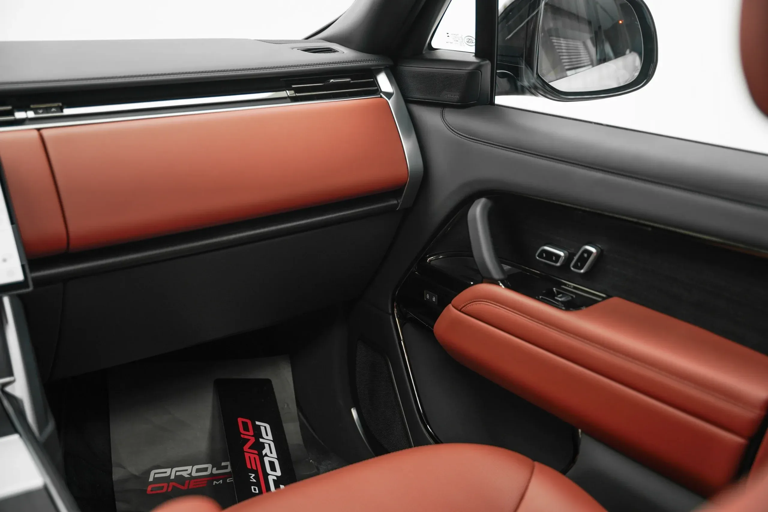 2025 Land Rover Range Rover SV with Service Contract thumbnail 11