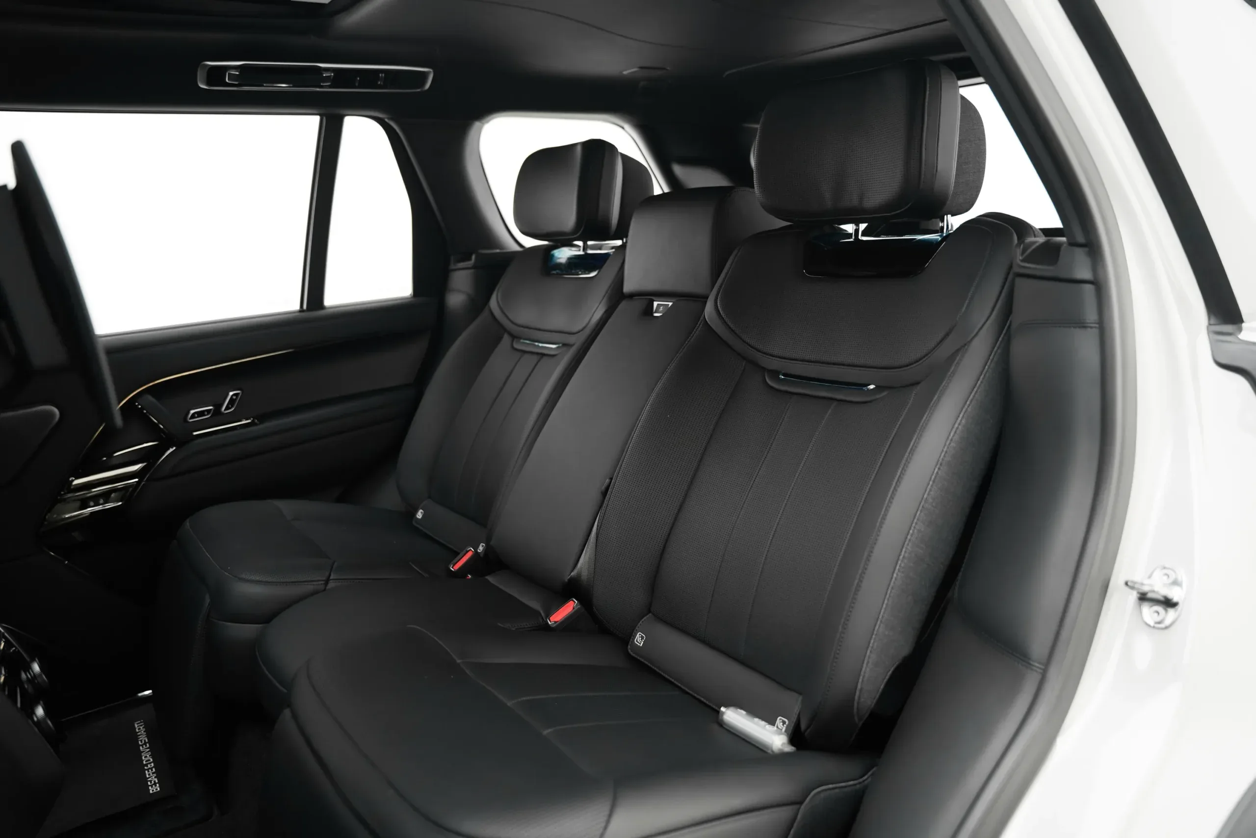 2025 Land Rover Range Rover SV with Service Contract thumbnail 17