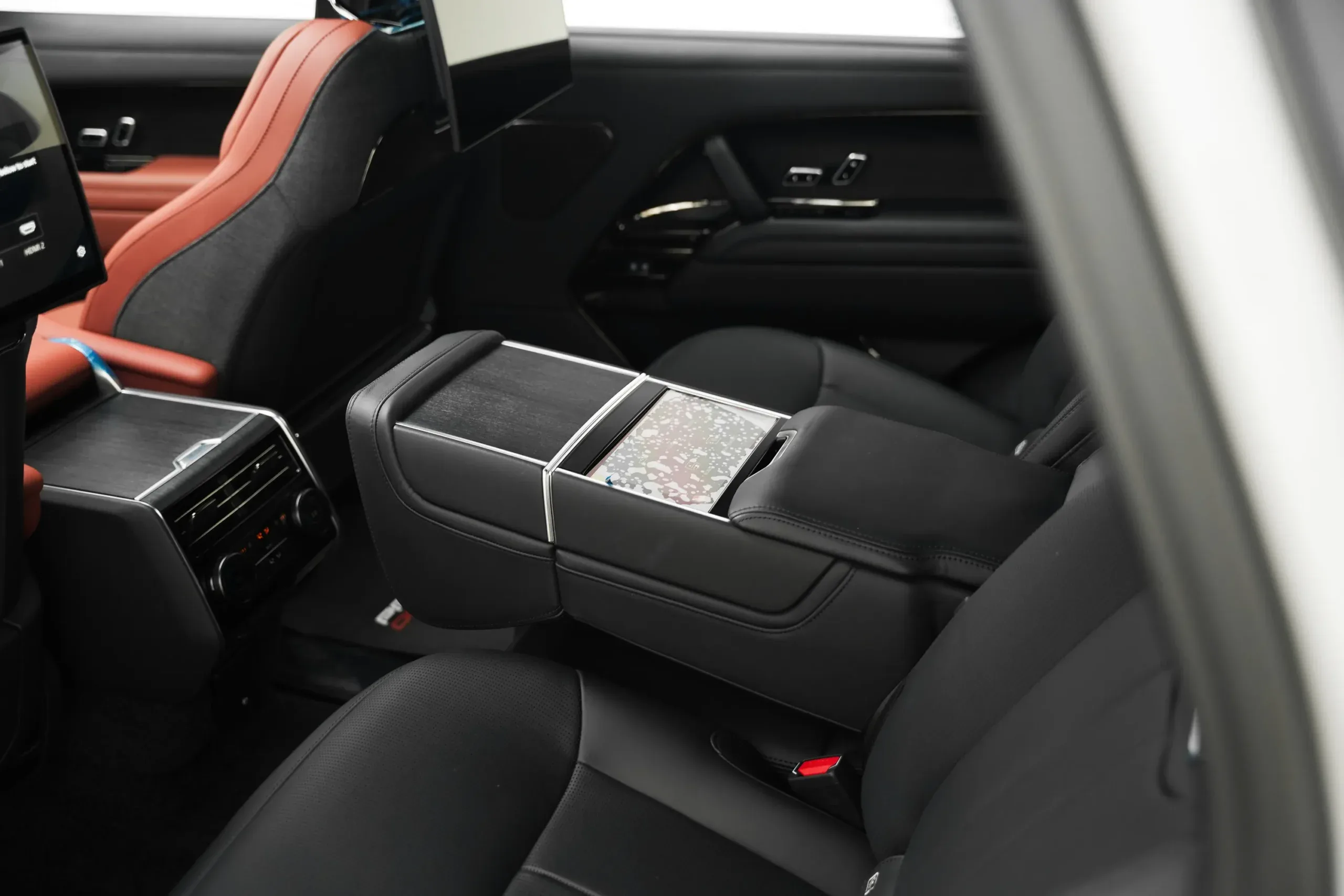 2025 Land Rover Range Rover SV with Service Contract thumbnail 19