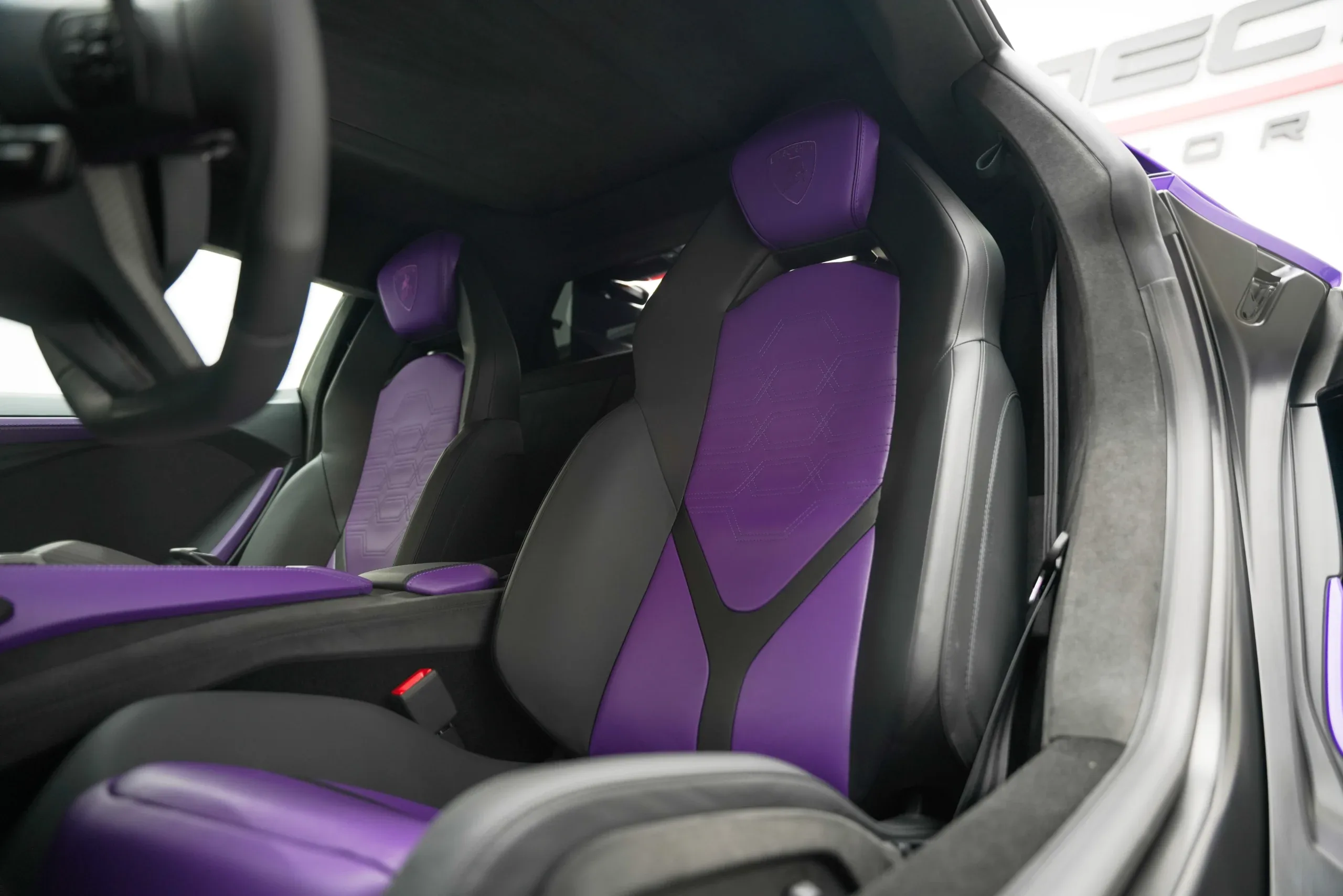 2025 Lamborghini Revuelto thumbnail 8