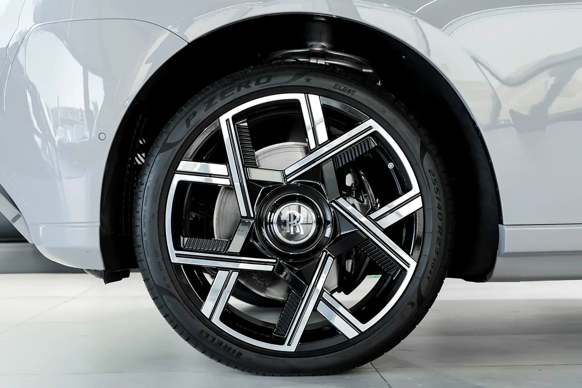 2026 Rolls-Royce Cullinan Black Badge European Specs thumbnail 20