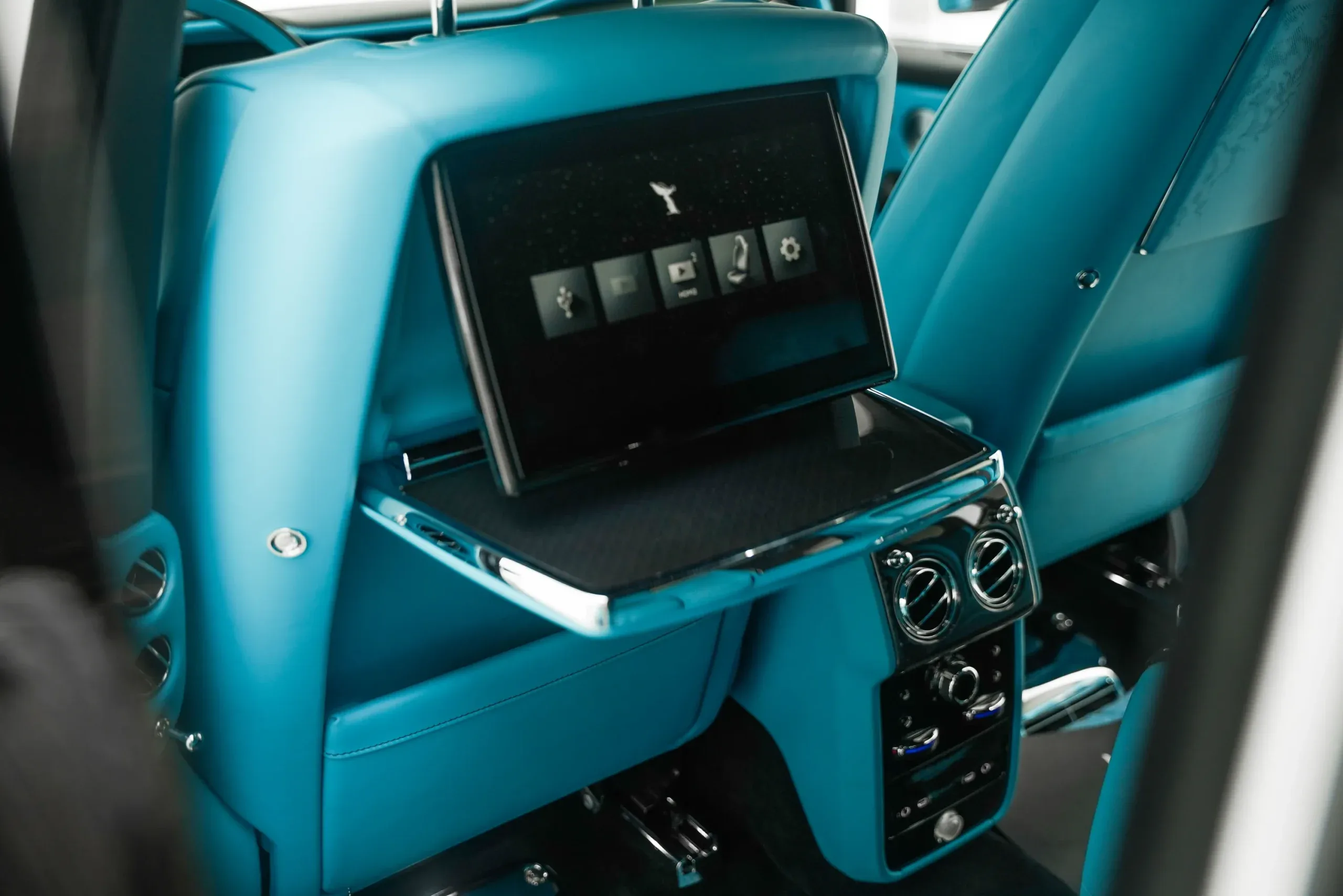 2026 Rolls Royce Cullinan Black Badge with Warranty and Service Contract thumbnail 17