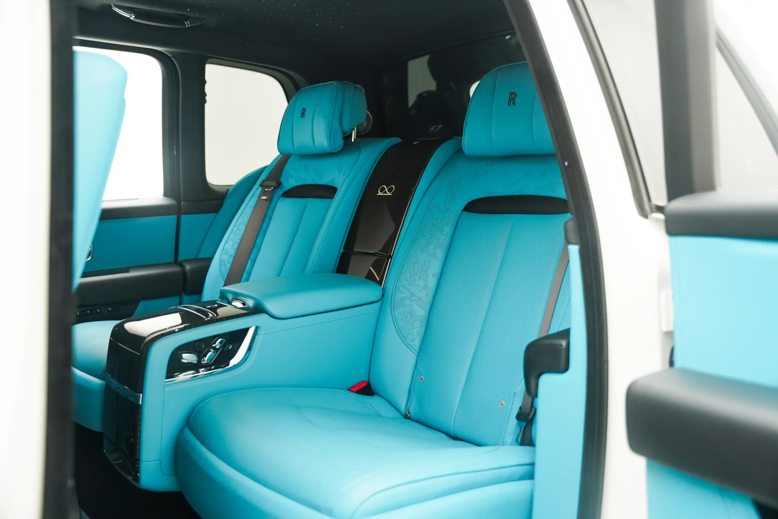 2026 Rolls Royce Cullinan Black Badge with Warranty and Service Contract thumbnail 20