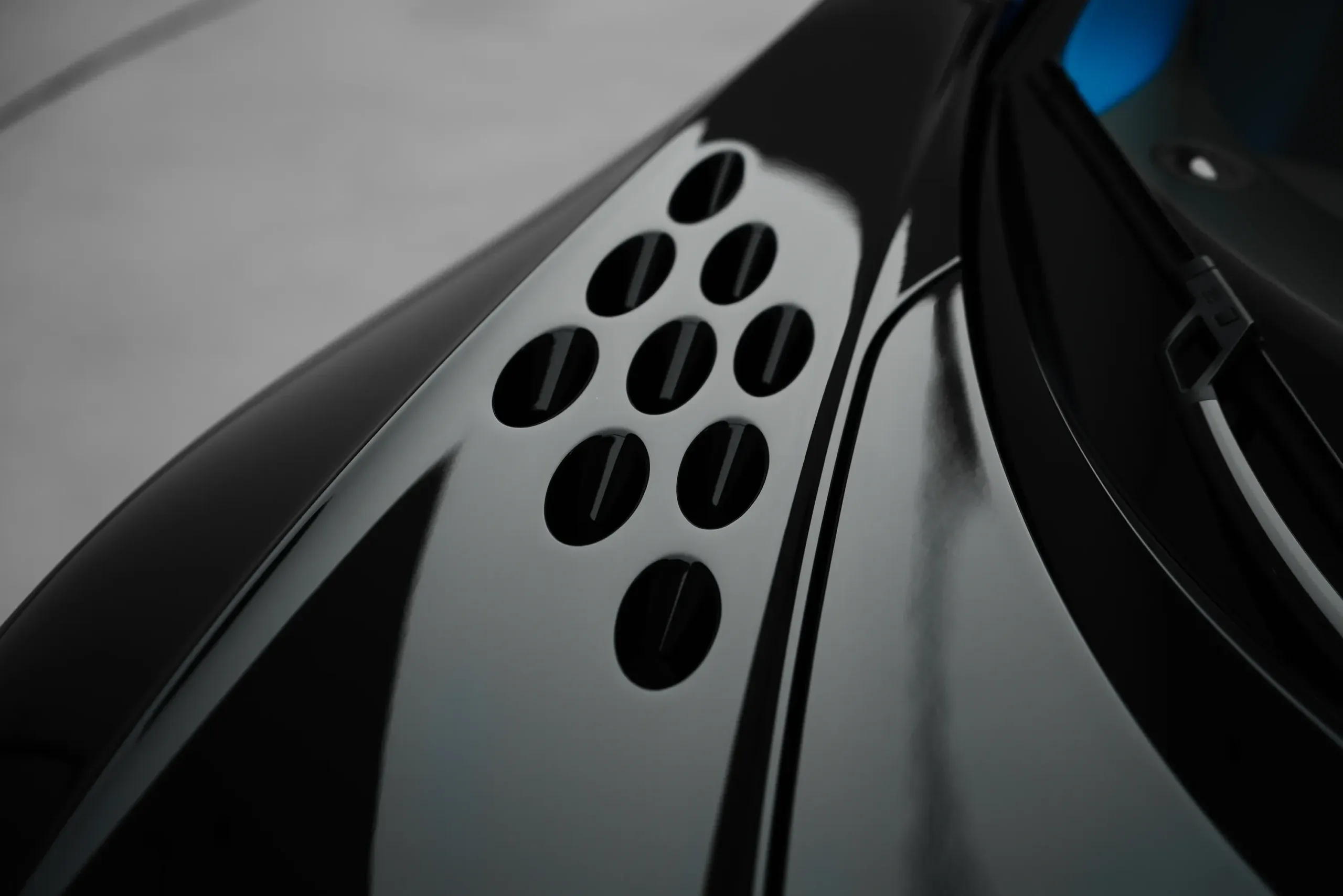 2023 Bugatti Chiron Super Sport thumbnail 16