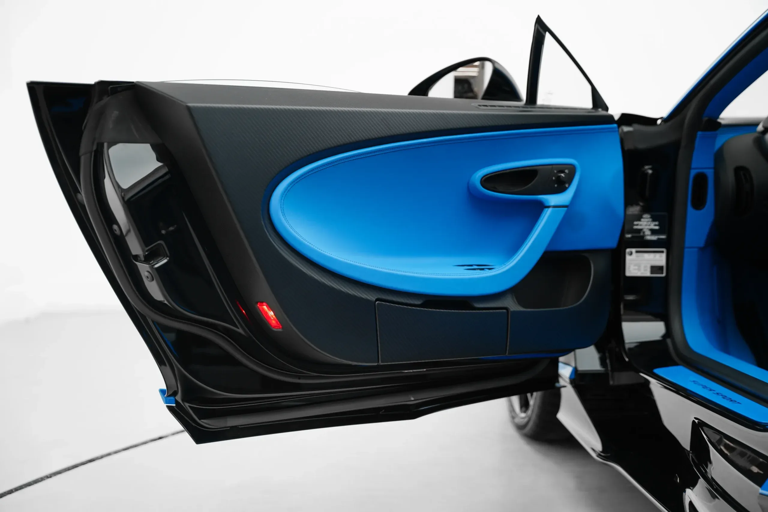 2023 Bugatti Chiron Super Sport thumbnail 7