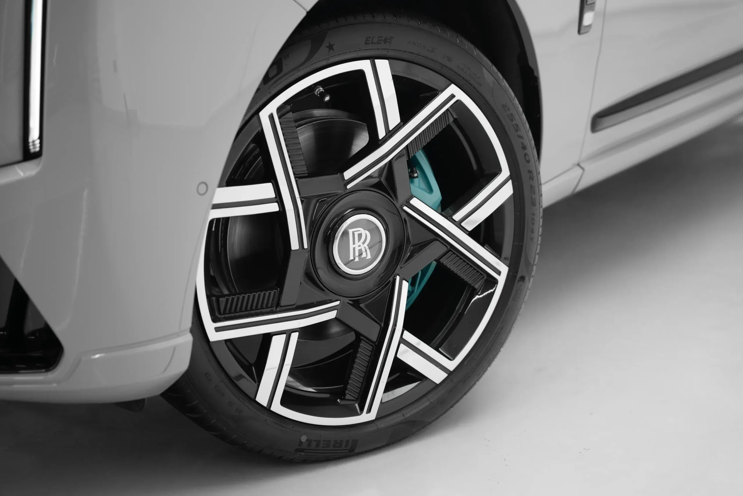 2025 Rolls Royce Cullinan Black Badge with Warranty and Service Contract thumbnail 9