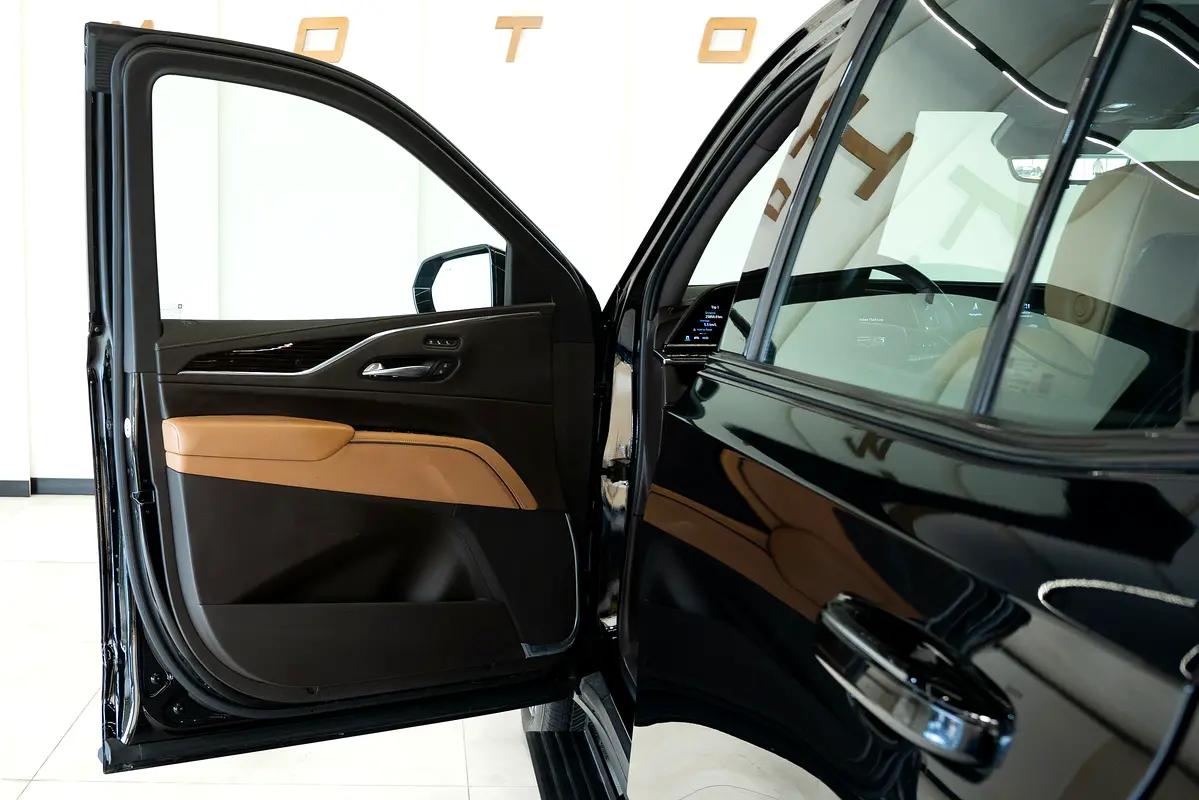 2021 Cadillac Escalade Sport Platinum GCC Full Option thumbnail 16