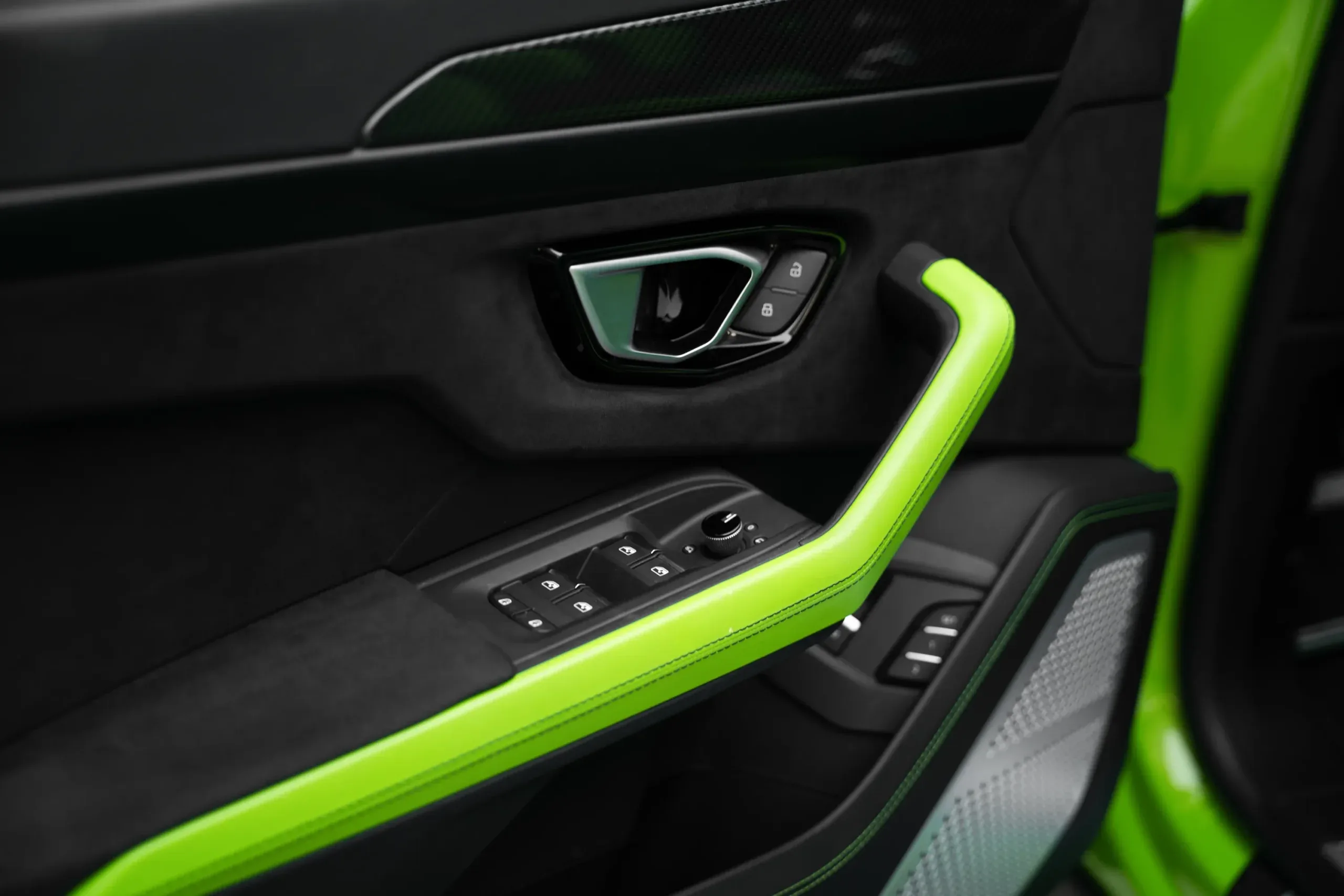2021 Lamborghini Urus thumbnail 11