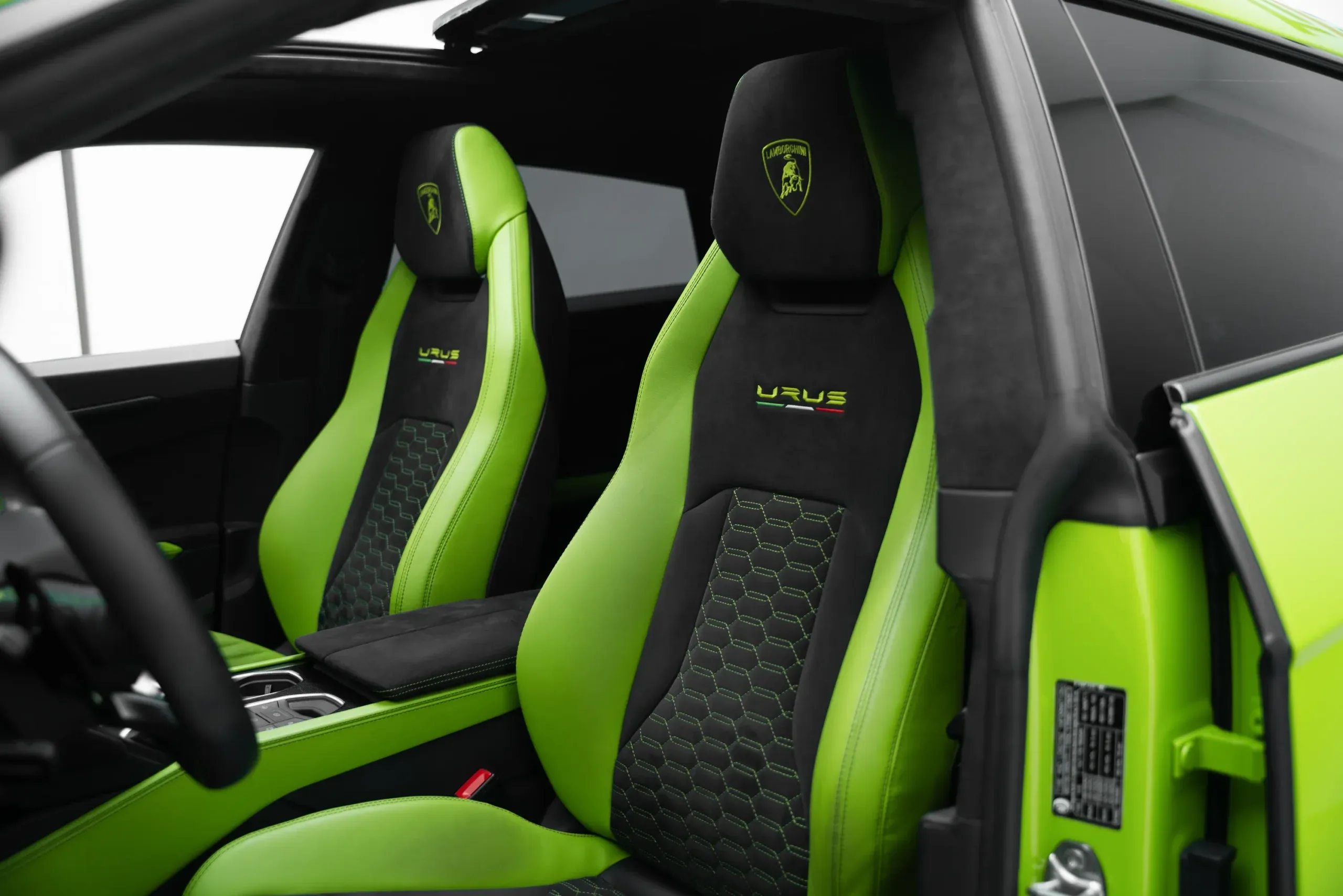2021 Lamborghini Urus thumbnail 13