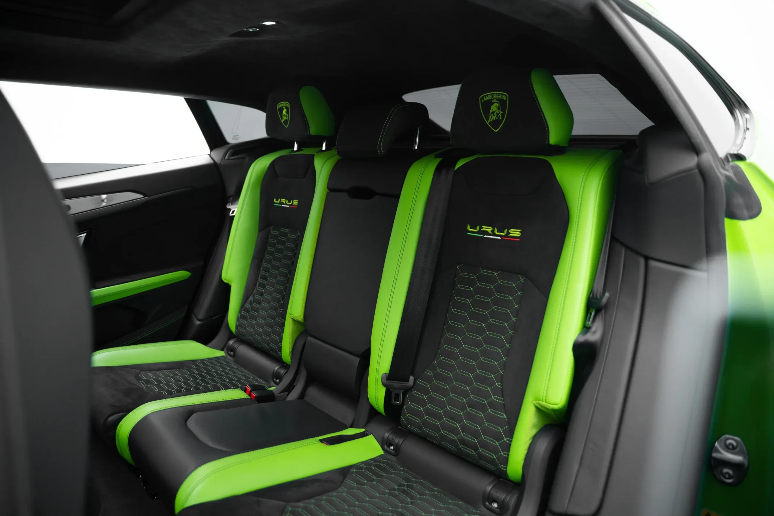 2021 Lamborghini Urus thumbnail 16