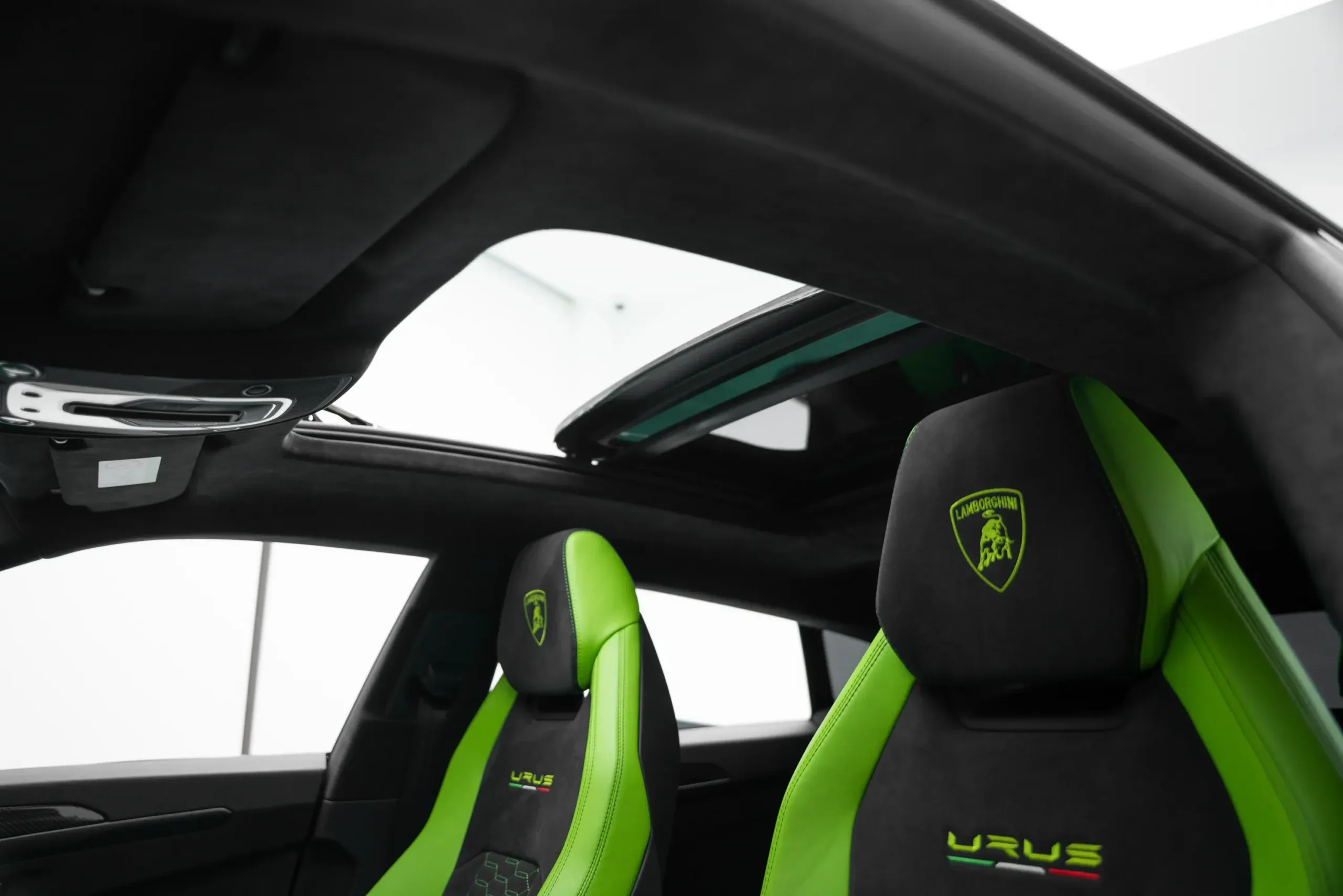 2021 Lamborghini Urus thumbnail 17