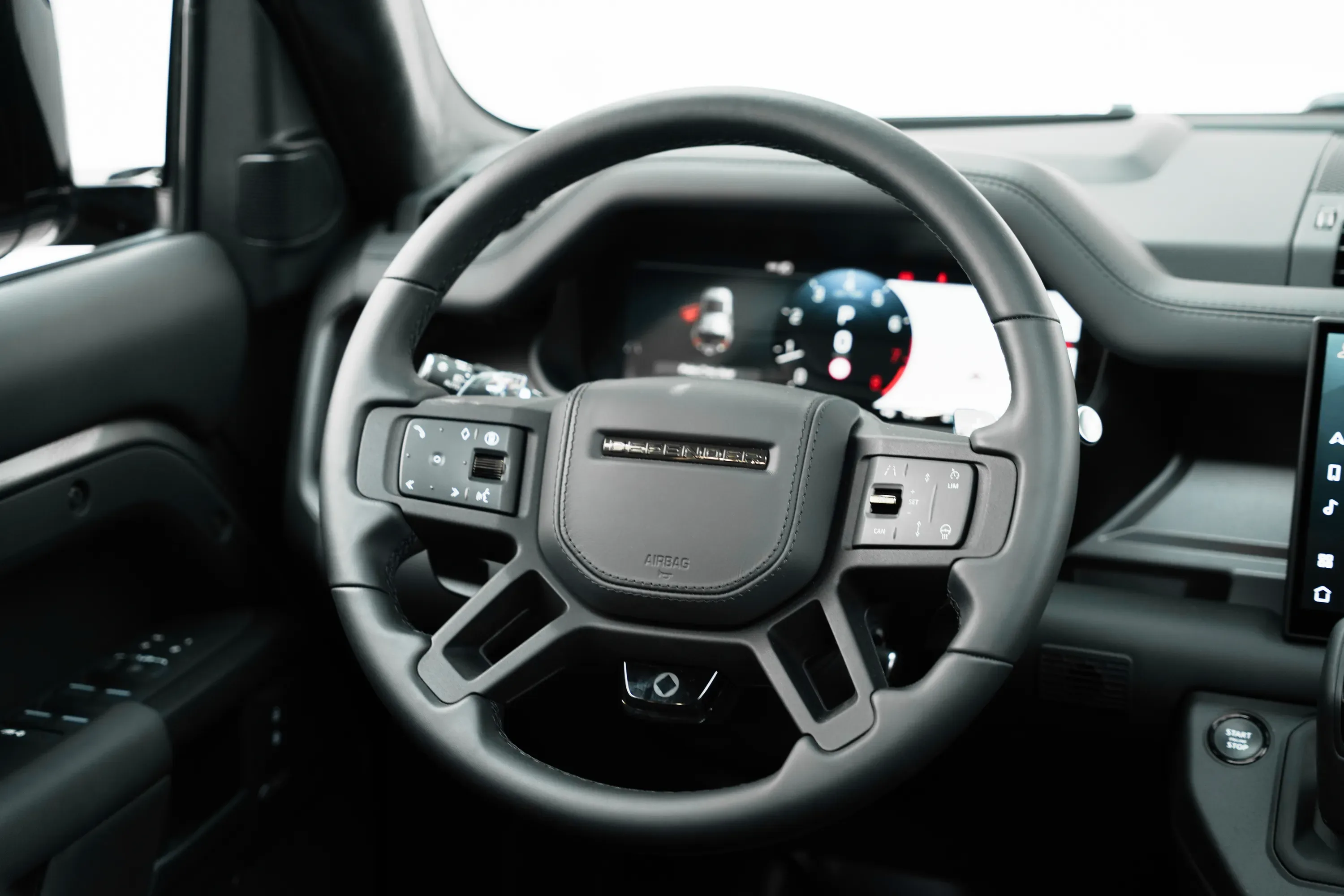 2025 Land Rover Defender 110 Octa Edition One P635 thumbnail 11