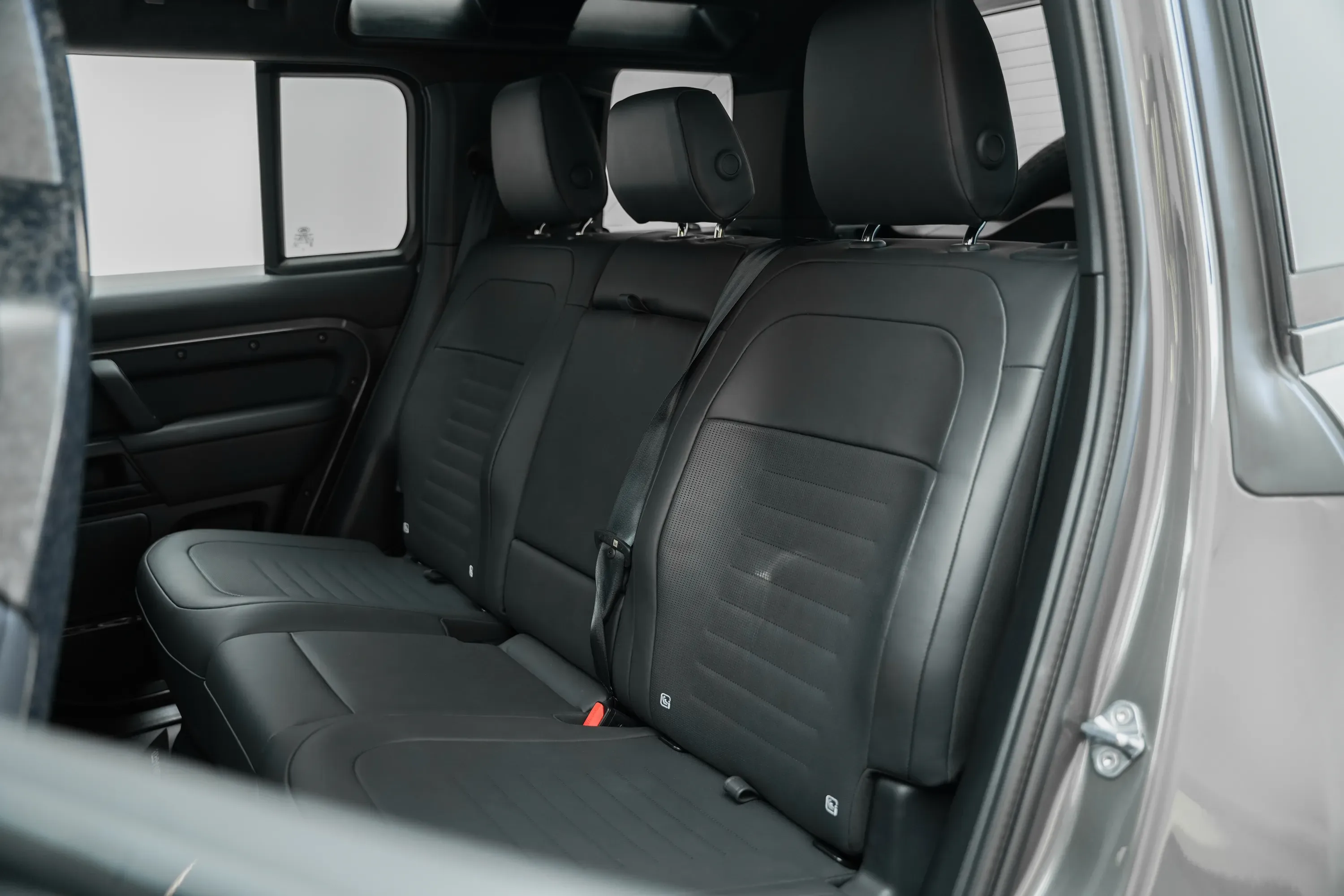 2025 Land Rover Defender 110 Octa Edition One P635 thumbnail 15