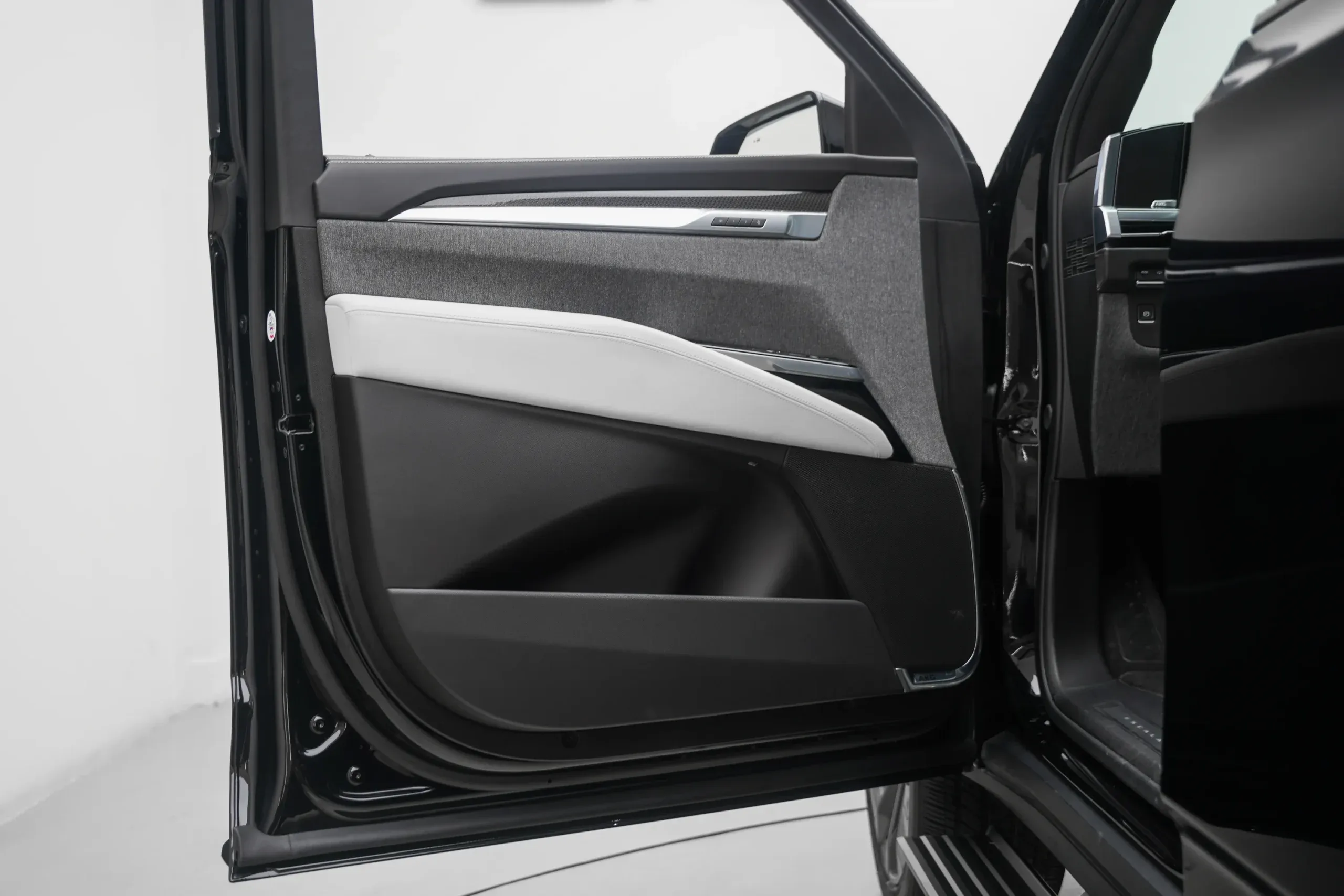 2025 Cadillac Escalade V with Service Contract thumbnail 9