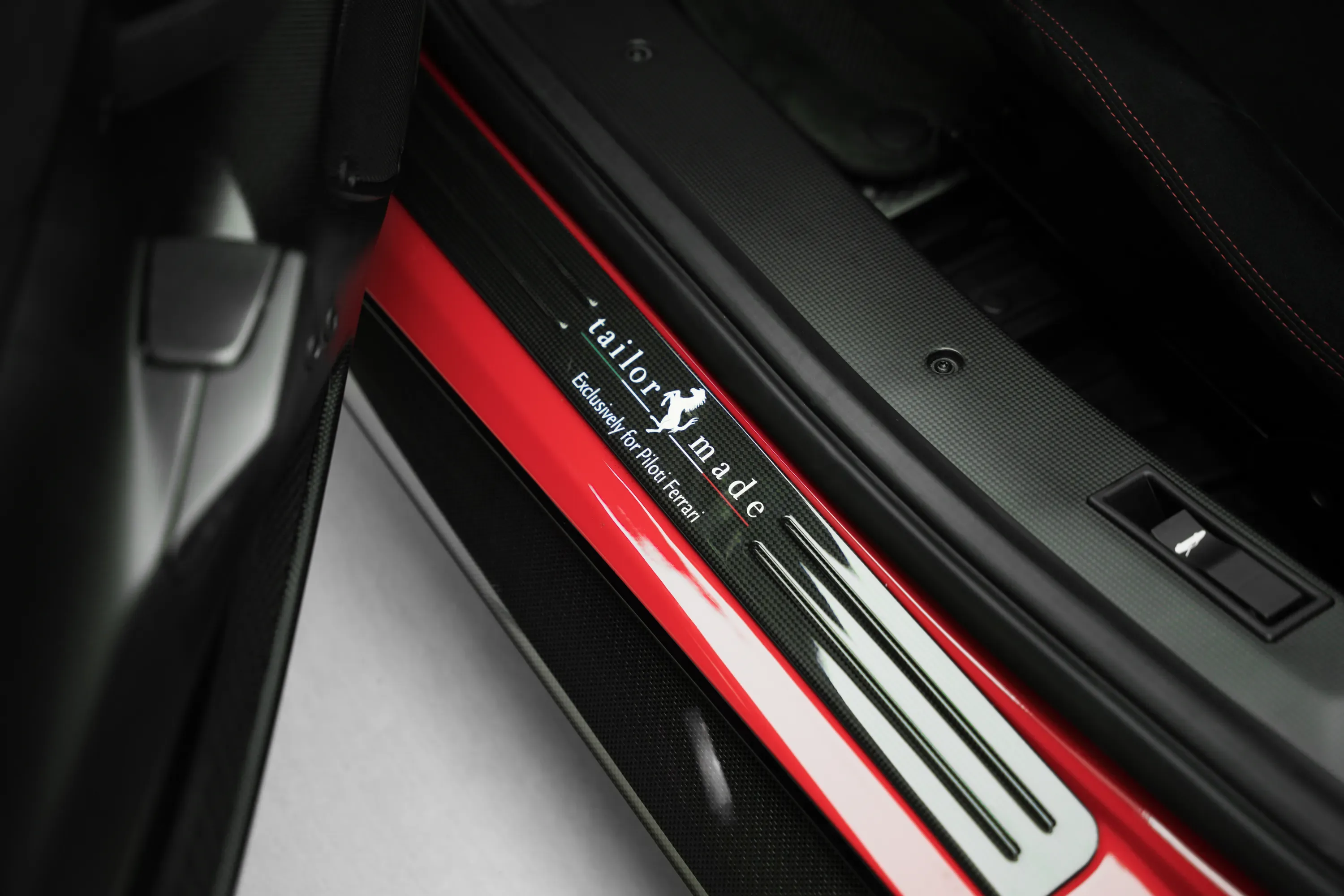 Ferrari 488 Pista Piloti with 7 Years Warranty thumbnail 9