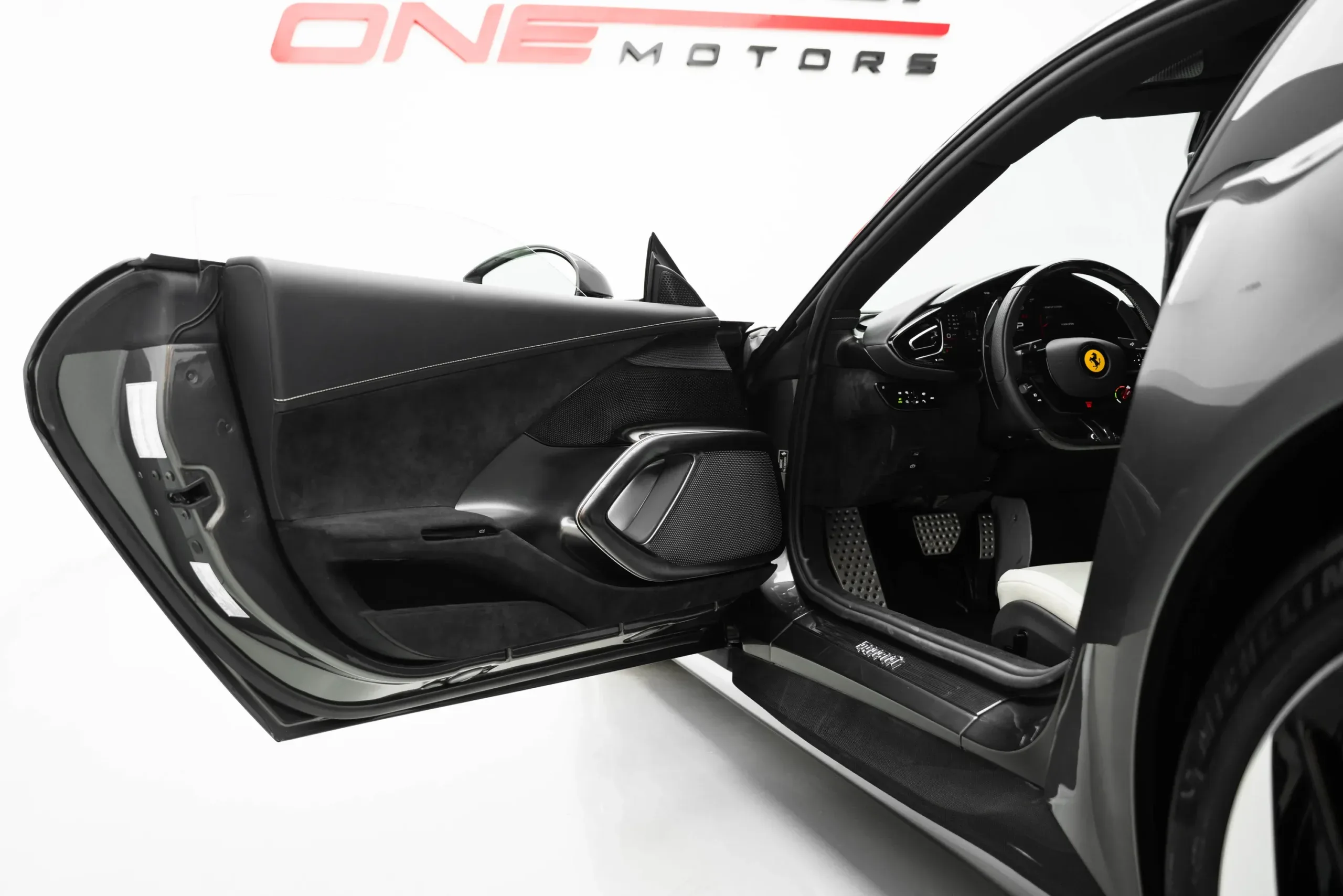 2025 Ferrari 12 Cilindri thumbnail 4