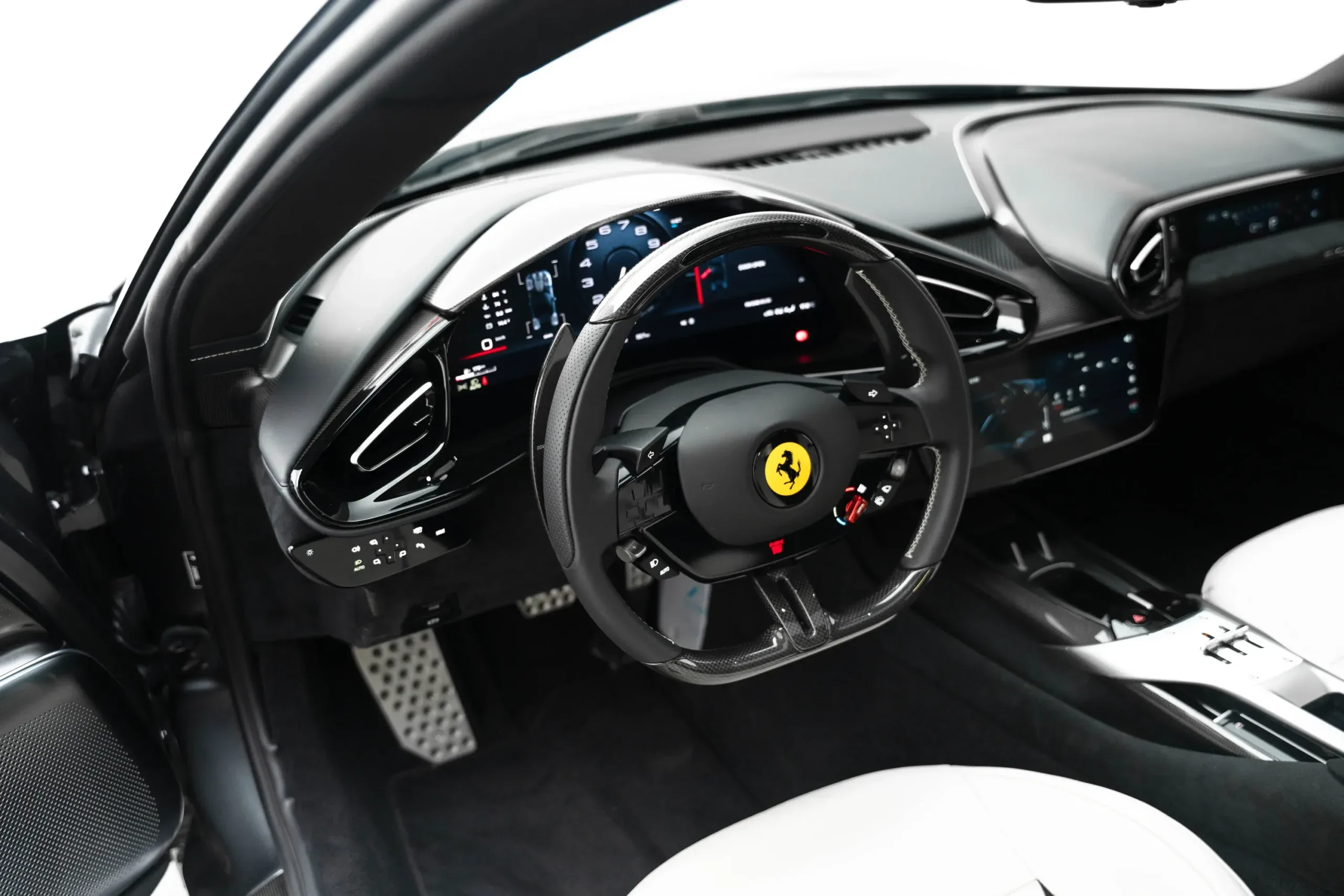2025 Ferrari 12 Cilindri thumbnail 5