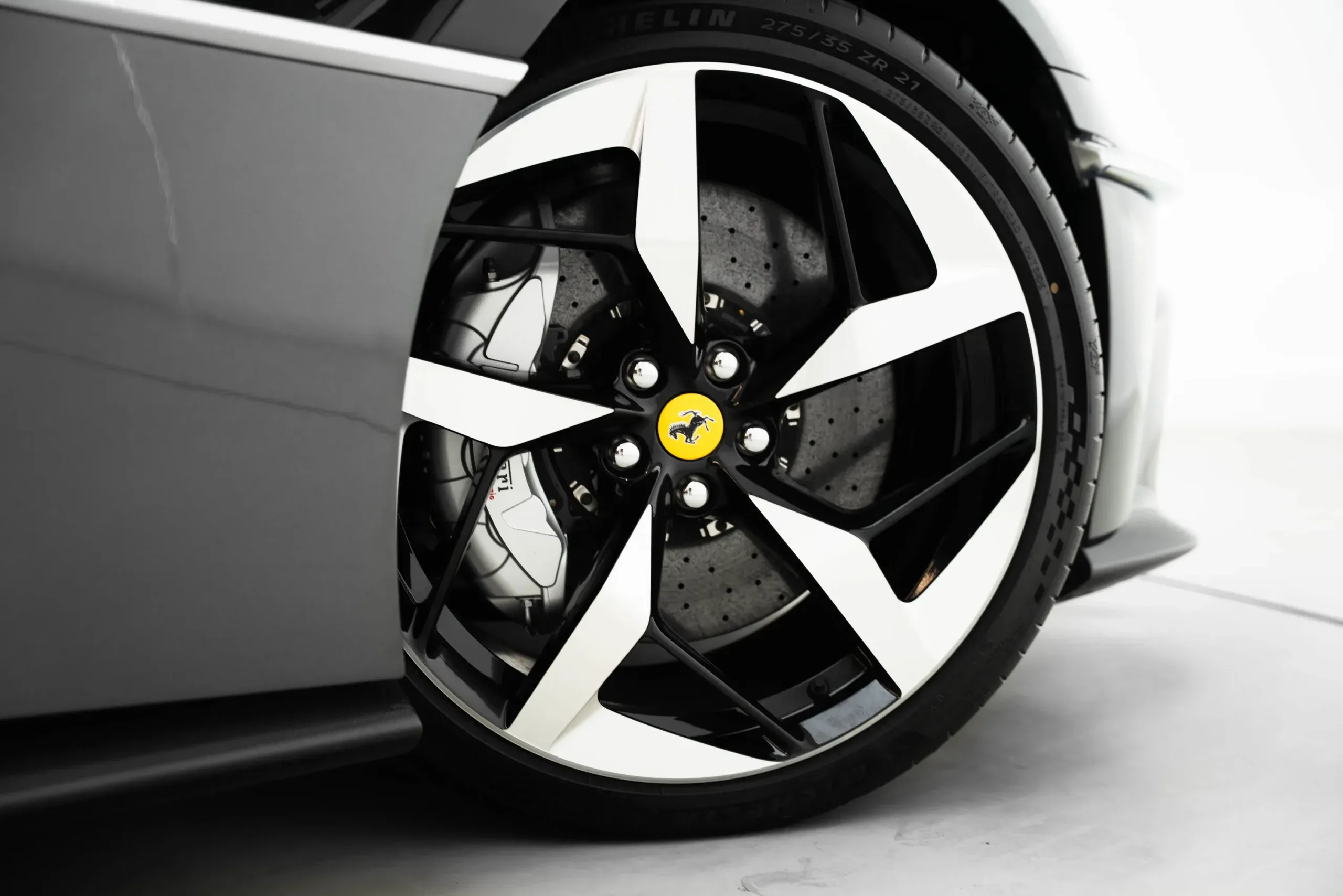 2025 Ferrari 12 Cilindri thumbnail 9