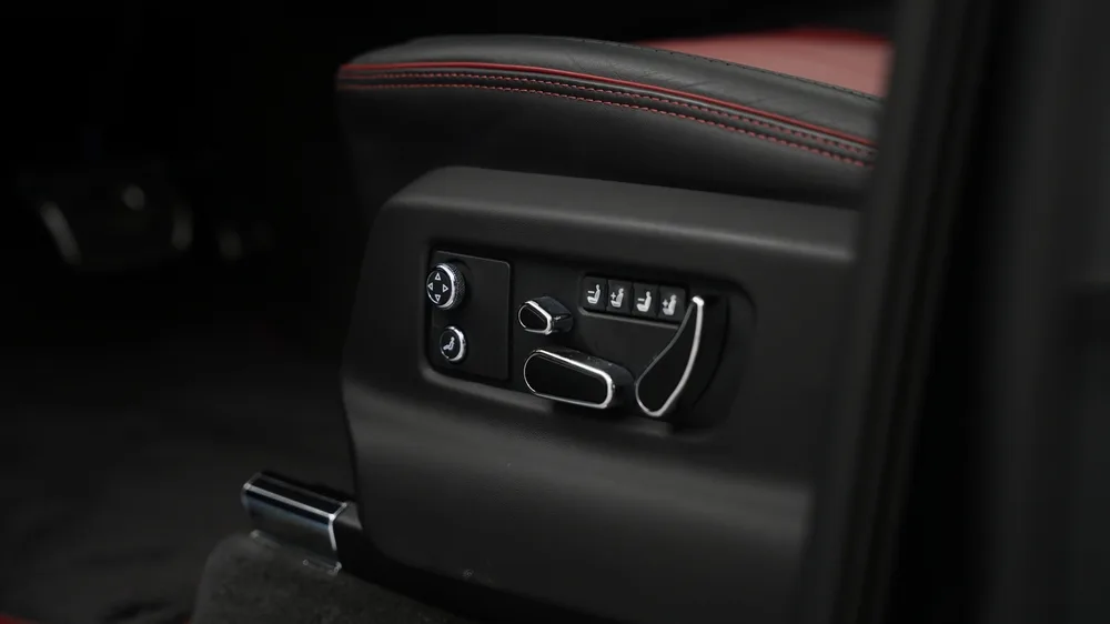 2023 Bentley Bentayga Azure Edition thumbnail 7