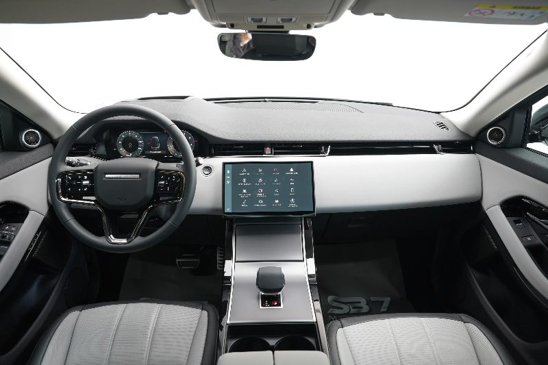 2025 Land Rover Range Rover Evoque Dynamic SE thumbnail 9