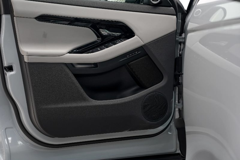 2025 Land Rover Range Rover Evoque Dynamic SE thumbnail 14