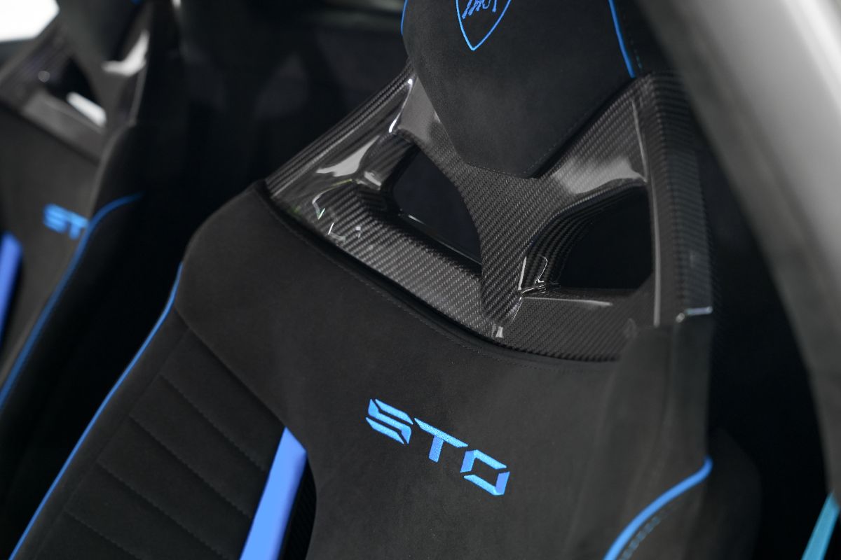2023 Lamborghini Huracan STO Performance thumbnail 9