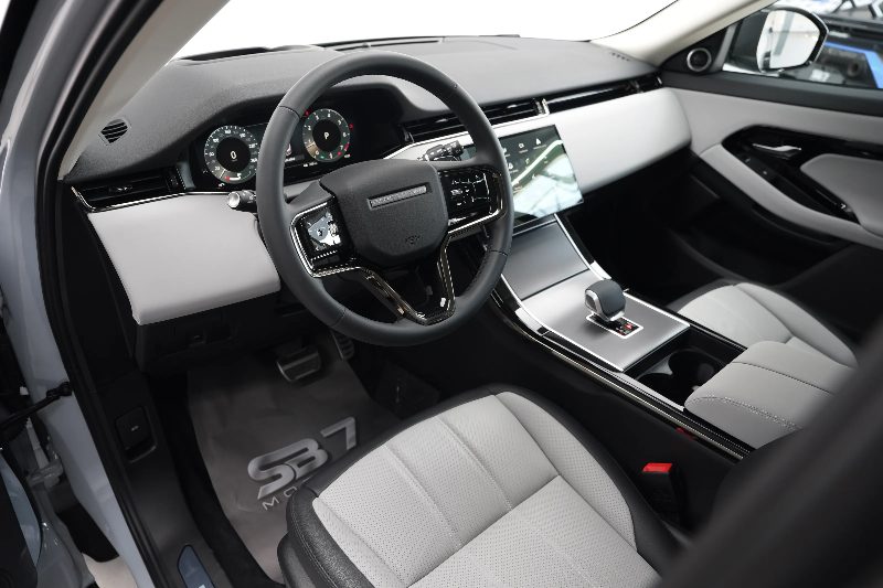 2025 Land Rover Range Rover Evoque Dynamic SE thumbnail 6