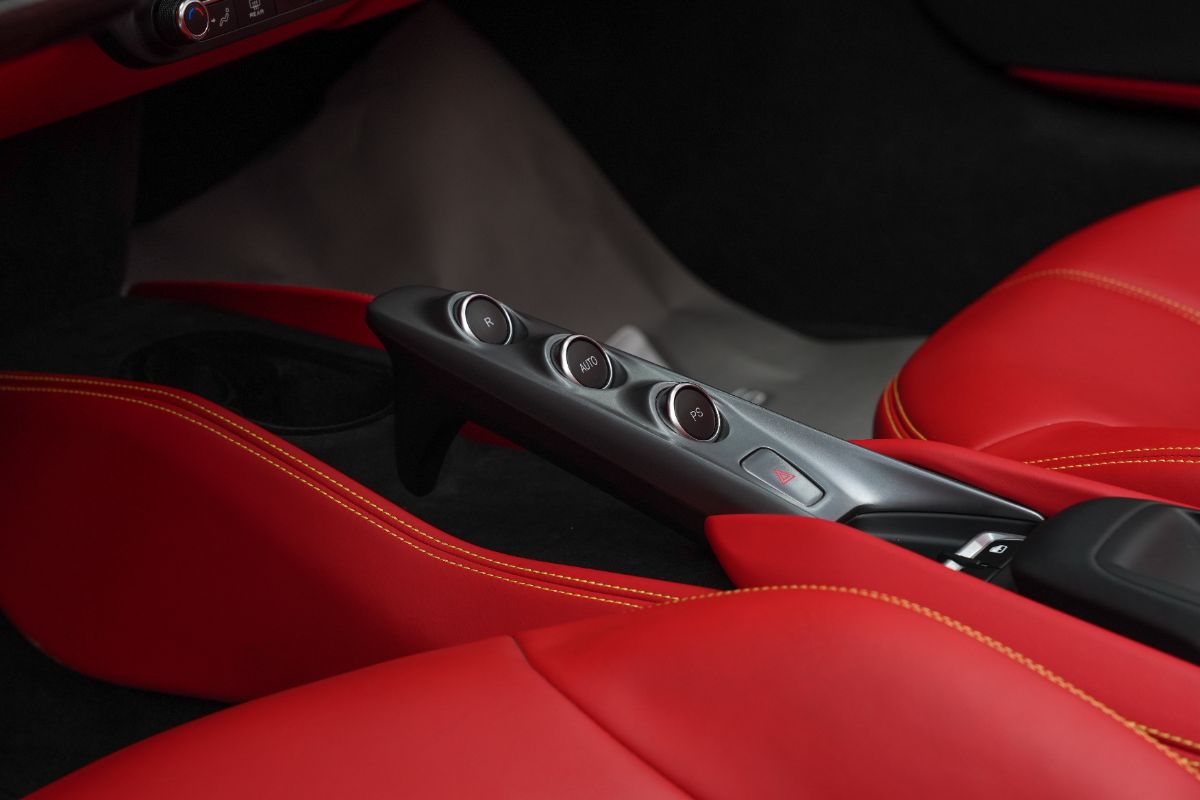 2022 Ferrari F8 Spider V8 Turbo Hele - with Carbon Fsh Exhaust System with Service Contract thumbnail 9