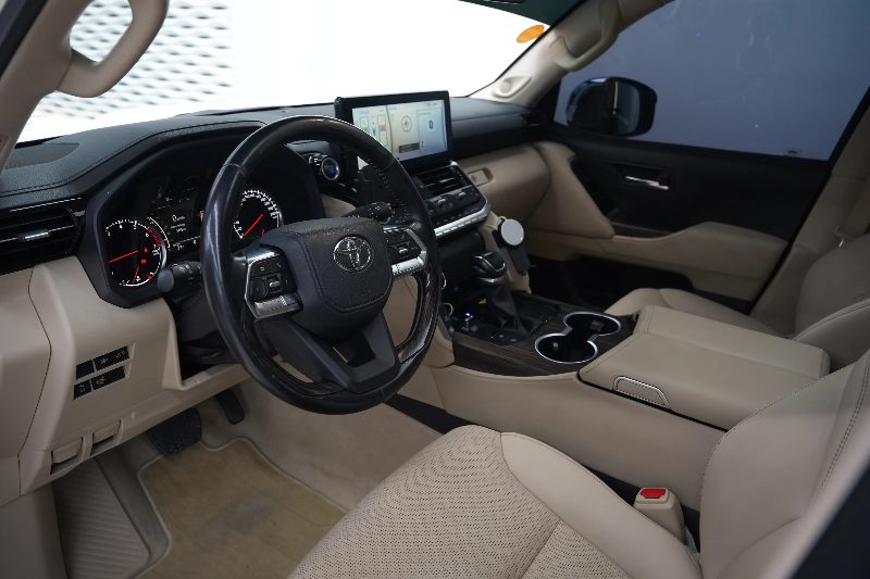 2022 Toyota Land Cruiser Vxr thumbnail 6