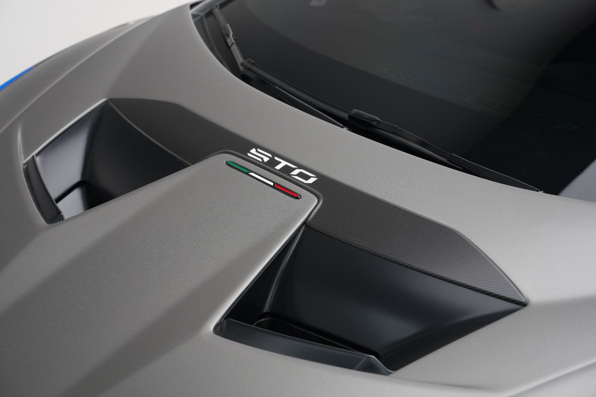 2023 Lamborghini Huracan STO Performance thumbnail 11