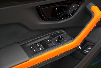 2025 Lamborghini Urus SE Hybrid Performance thumbnail 10