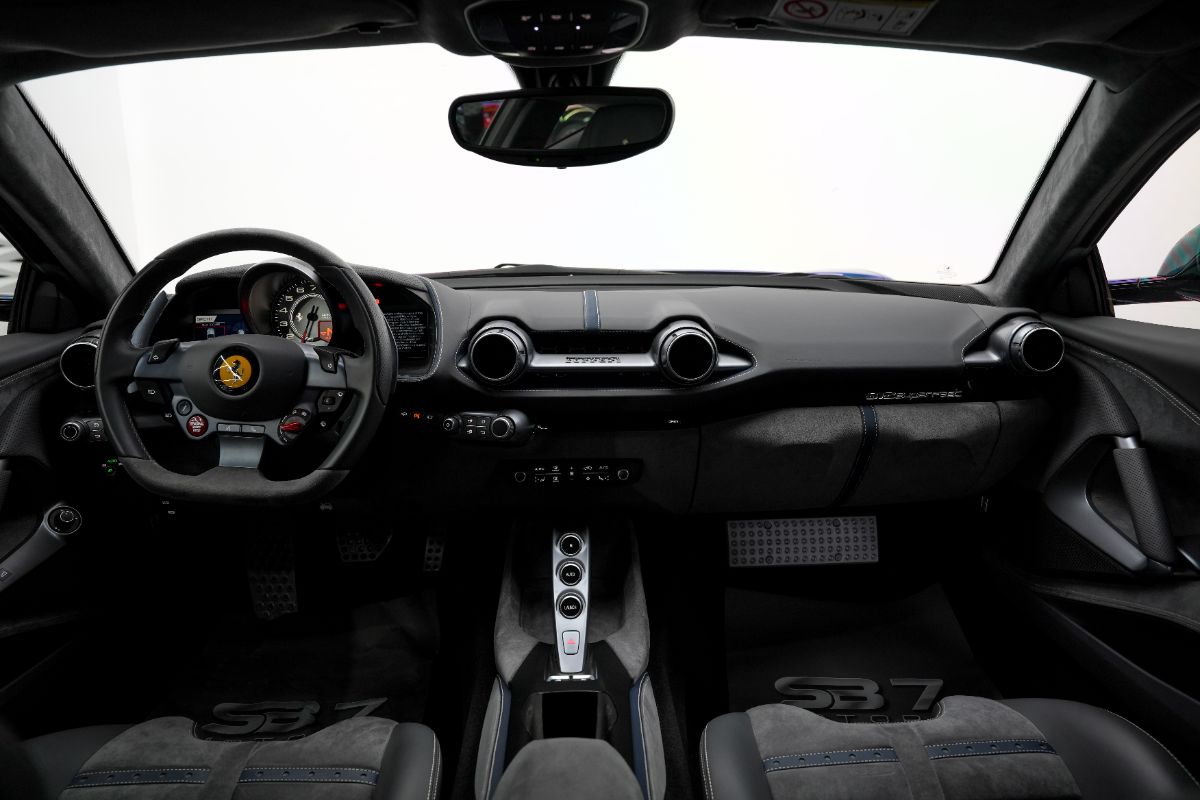2021 Ferrari 812 Superfast Standard with Service Contract thumbnail 9